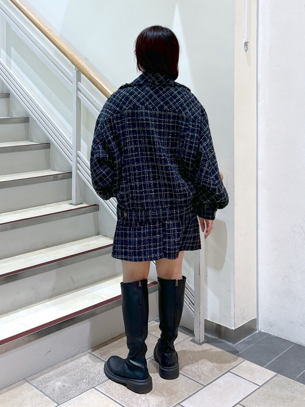 「ファッションを楽しもう、WEARyouthコーデ、ミルクフェド、ミルクフェド(MILKFED.)、MILKFED.、ツイード、ツイードジャケット、ロングブーツ、タートルネック、デートスタイル（WOMEN）、きれいめカジュアル、低身長女子、骨格ウェーブ、オトナガーリー、ootd」｜「MILKFED.のTWEED JACKET（その他アウター、ブルー系）」を使った、レイナさん（レディース・154cm）の秋コーディネートの2枚目の写真