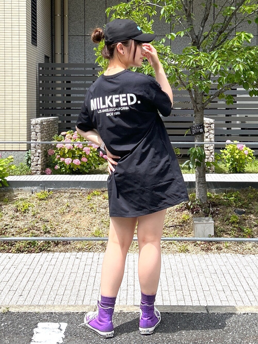 「WEARyouthコーデ、初夏コーデ、ラッシュガード、Ocean pacific、ミルクフェド、ミルクフェド(MILKFED.)、MILKFED.、NEW ERA、ニューエラ キャップ、ＵＶカット、海コーデ、夏コーデ、ootd、低身長、ロゴT」｜「MILKFED.のMILKFED.xNEW ERA BAR CAP（キャップ、グリーン系）」を使った、レイナさん（レディース・154cm）の春コーディネートの2枚目の写真