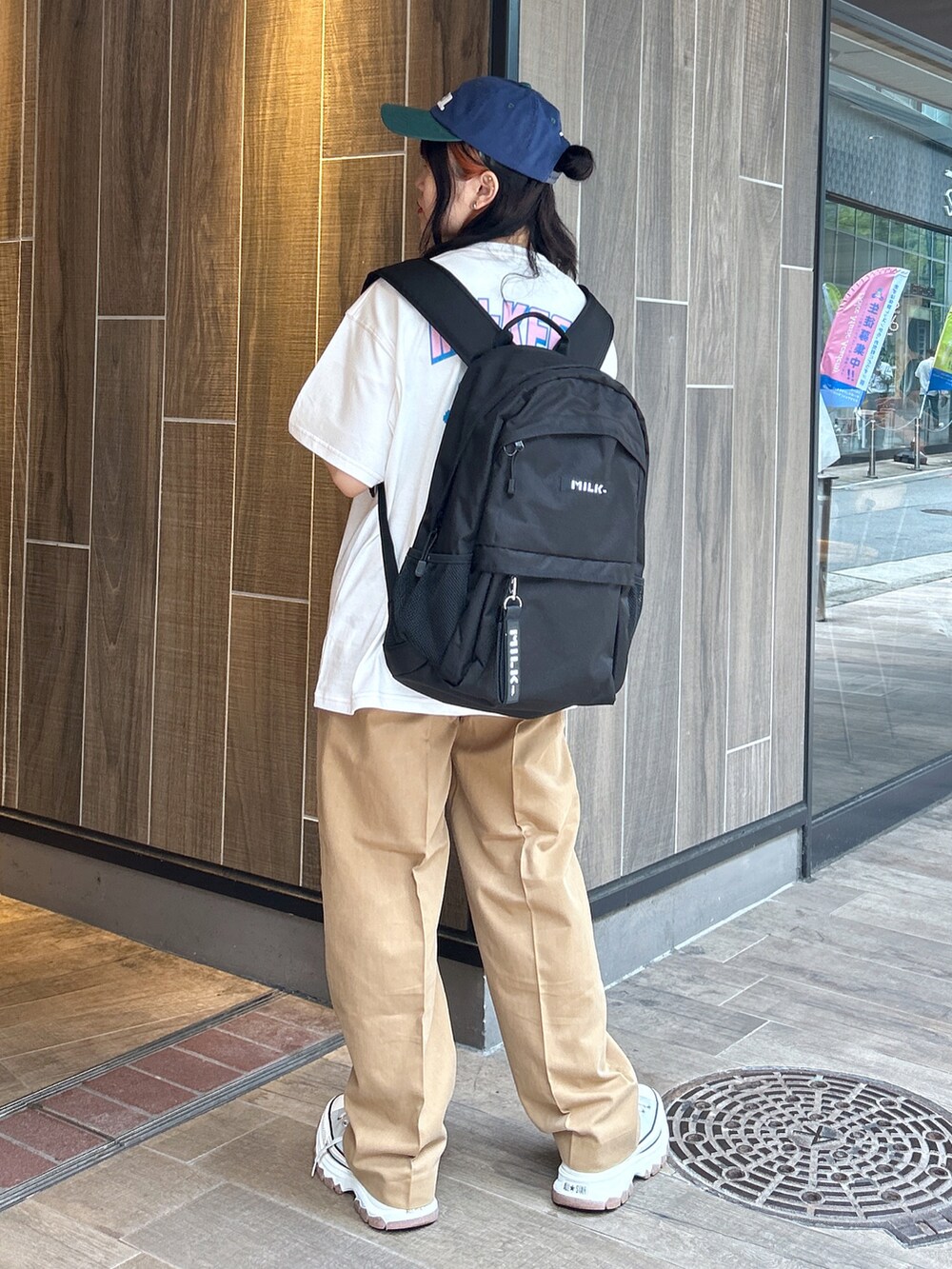 「WEARyouthコーデ、夏だ！Tシャツ着よう！、みんなの白Tフェス、バックパック、リュック、キャップ女子、シンプルスタイル、ミルクフェド、ミルクフェド(MILKFED.)、MILKFED.、カジュアルスタイル、骨格ウェーブ、低身長女子、フェススタイル、おしゃれさんと繋がりたい」｜「MILKFED.のFLOWER SS TOP（Tシャツ/カットソー、ホワイト系）」を使った、レイナさん（レディース・154cm）の夏コーディネートの3枚目の写真