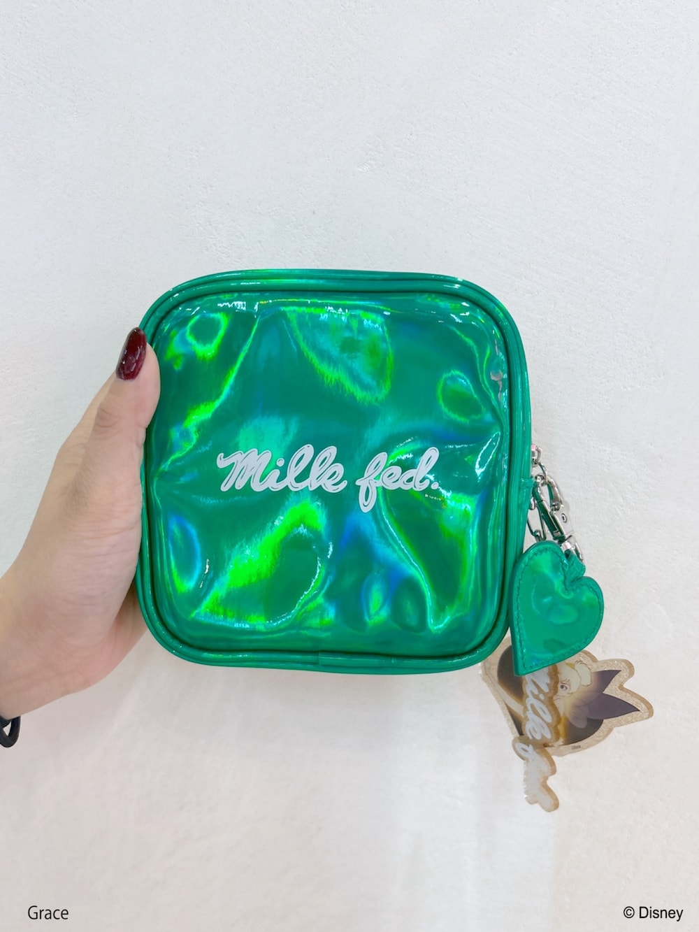 「ミルクフェド、ミルクフェド(MILKFED.)、MILKFED.、disney、ティンカーベル、ライトグリーン、ディズニーコーデ、Tシャツ、ワイドパンツ、ポーチ、きれいめカジュアル、お出かけコーデ、ディズニー、カラーコーデ、シアートップス」｜「DisneyのMILKFED./TINKER BELL/SS TEE（Tシャツ/カットソー、ホワイト系）」を使った、レイナさん（レディース・154cm）の春コーディネートの8枚目の写真