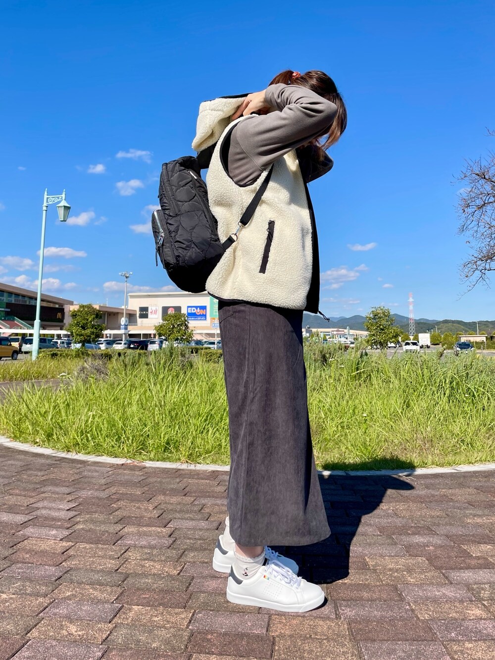 「Arnold Palmer、アーノルドパーマー、大人カジュアル、オトナカワイイ、今日のコーデ、きれいめカジュアル、休日スタイル、モノトーン、秋服コーデ、ootd、おしゃれさんと繋がりたい、ボア、ボアベスト、マウンテンパーカー、ボアジャケット」｜「Arnold Palmerの3WAY ボアライナー シェア マウンテンパーカー（マウンテンパーカー、ブラック系）」を使った、アーノルドパーマー＠モレラ岐阜さん（レディース・158cm）の秋コーディネートの5枚目の写真
