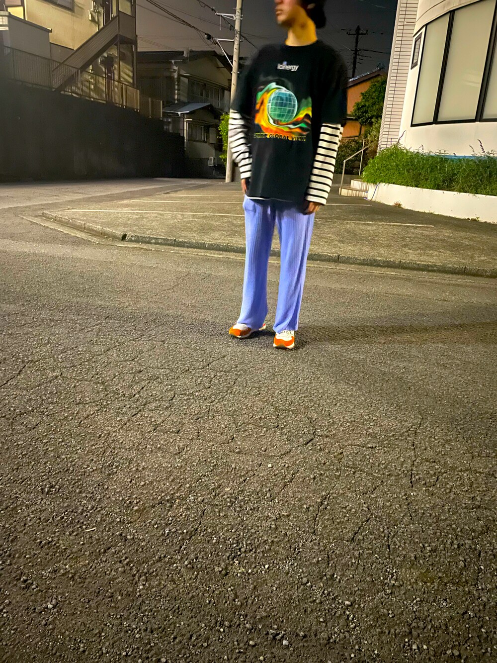 「メンズファッション、リラックススタイル、おしゃれさんと繋がりたい、ビッグシルエット、オーバーサイズ、初夏コーデ、Tシャツコーデ、休日コーデ、古着好きな人と繋がりたい、大人コーデ、ファッションの力を信じよう、カラーパンツ、ロンT、フォローミー、相互フォロー」｜「usedのアイテム（パンツ、その他）」を使った、hikafreeさん（メンズ・168cm）の春コーディネートの2枚目の写真