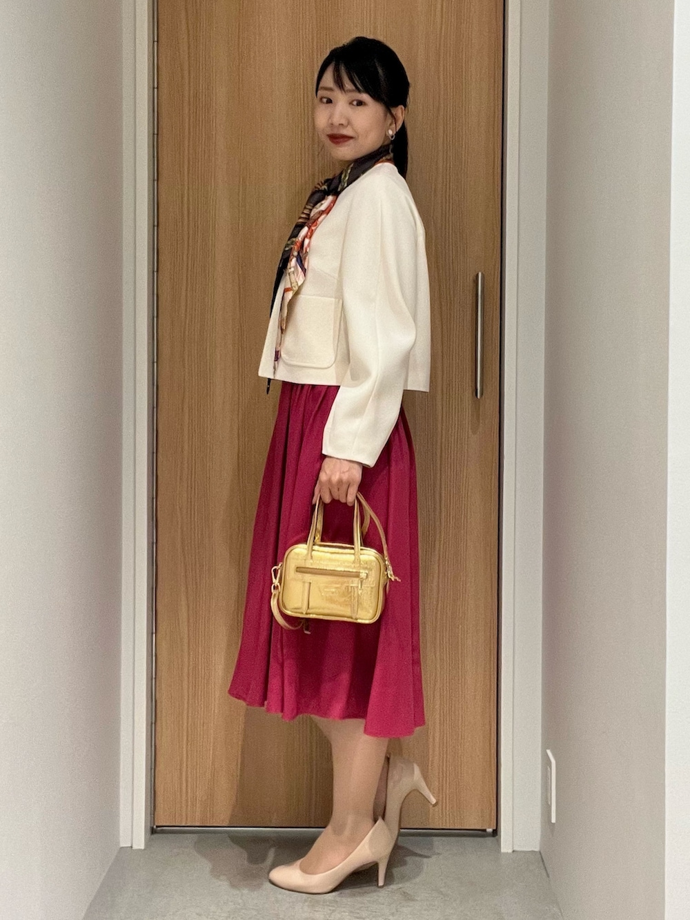 「ワンピース、ピンク、お出かけコーデ、きれいめカジュアル、大人かわいい、秋コーデ、オトナ女子、ANAYI、アナイ(ANAYI)、秋服まるっと大公開」｜「ANAYIのウールアムンゼンポケットフレア ワンピース（ワンピース、ピンク系）」を使った、yasuda.eさん（レディース・162cm）の秋コーディネートの2枚目の写真