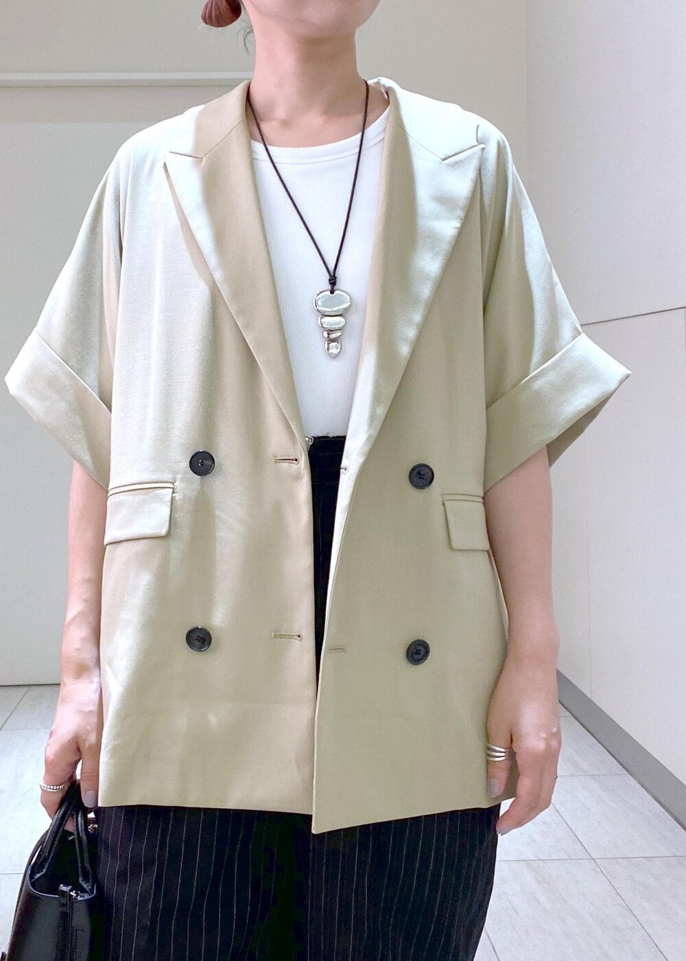 「jane smith、ジェーンスミス、ビーチサンダル、トングサンダル、Ben Amun、ベンアムン、24SS、24SS夏の新作、24AW、24AW秋の新作、ママ、ママコーデ、ジャケットコーデ、ショルダーバッグ、レザーバッグ」｜「ADAM ET ROPE'のストラップビーチサンダル（サンダル、ブラック系）」を使った、KUBOTAさん（レディース・159cm）の夏コーディネートの7枚目の写真