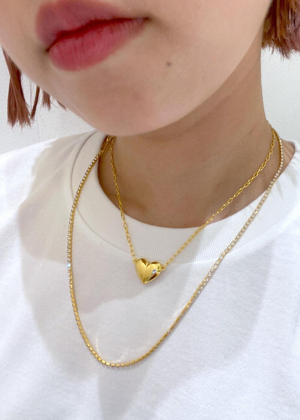 「KNOWHOW jewelry、ノウハウジュエリー、SITA NEVADO、シタネバド、ネックレス、イヤーカフ、ハート、ROLLA'S、ローラス、リネンライク、ロゴT、24SS、24SS夏の新作、24SS春の新作、ママ」|「ADAM ET ROPE'のギャザーパンプス(パンプス、ゴールド系)」を使った、KUBOTAさん(レディース・159cm)の夏コーディネートの10枚目の写真