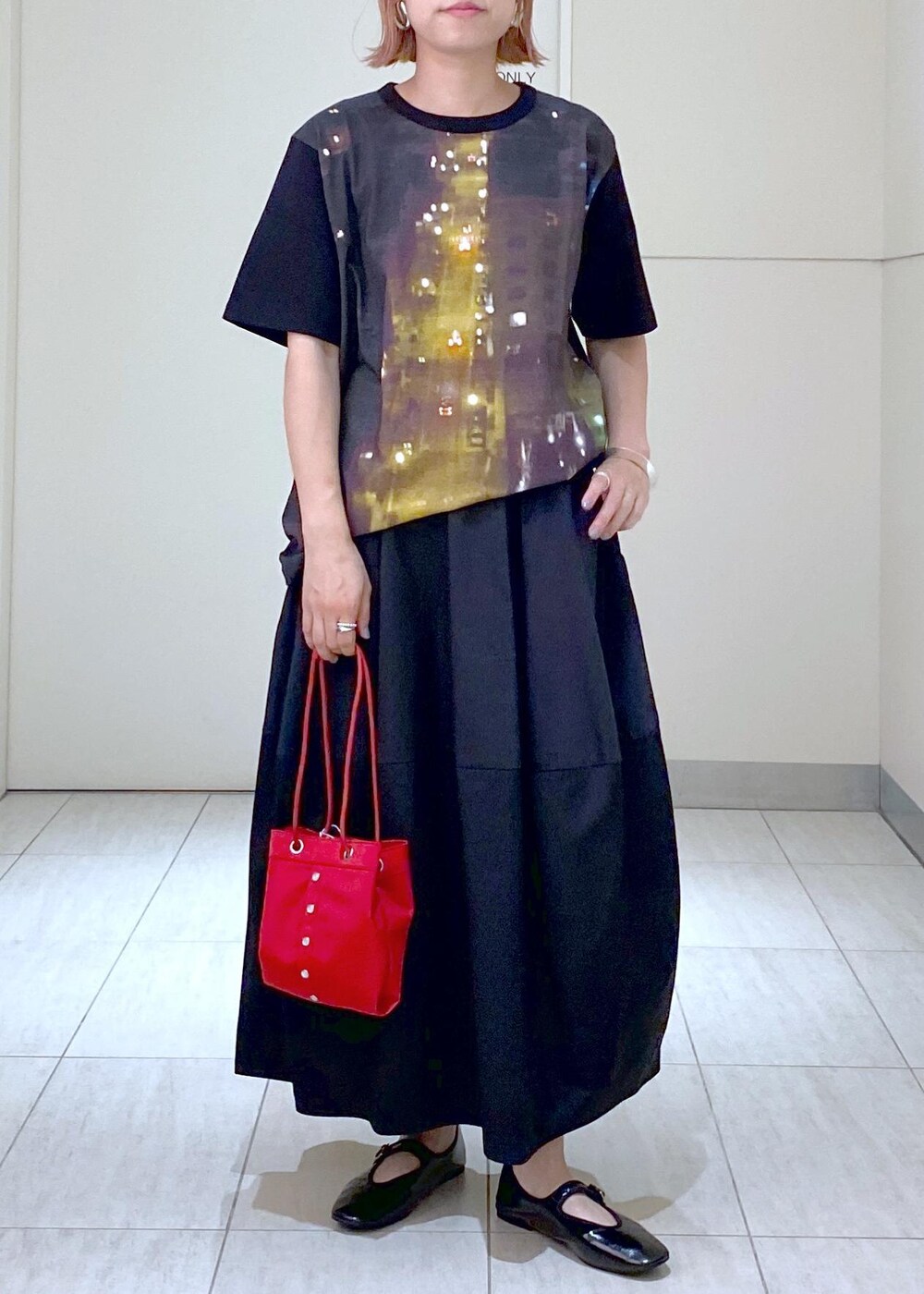 「アニエスベー、agnes b.、agnes b. pour ADAM ET ROPÉ、Ben Amun、ベンアムン、バングル、メリージェーン、ママ、ママコーデ、ママファッション、プレッションカーディガン、フォトT、24SS、24SS夏の新作、初夏コーデ」｜「ADAM ET ROPE'のキュビズムバングル（バングル/リストバンド、シルバー系）」を使った、KUBOTAさん（レディース・159cm）の夏コーディネートの2枚目の写真
