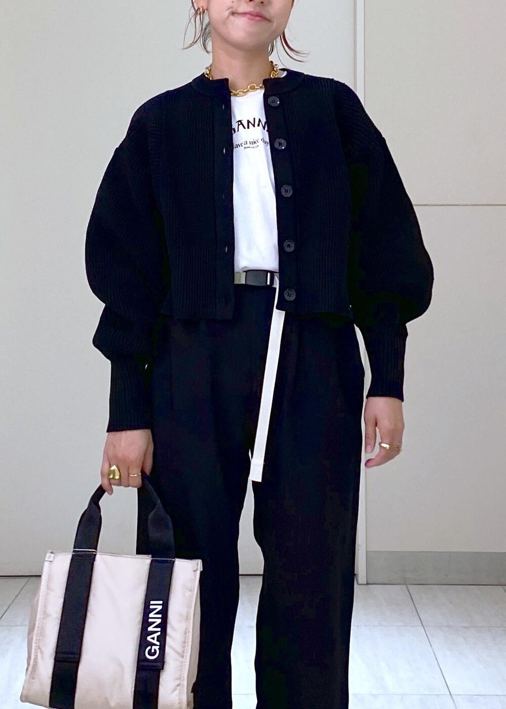 「GANNI、GANNI for ADAM ET ROPÉ、ガニー、メリージェーン、WEB限定、ペプラム、2way、グラミチ、GRAMICCI、GRAMICCI for ADAM ET ROPÉ、ママ、ママコーデ、大人かわいい、休日スタイル、通勤コーデ」|「ADAM ET ROPE'のcoffee beans necklace(ネックレス、ゴールド系)」を使った、KUBOTAさん(レディース・159cm)の夏コーディネートの8枚目の写真
