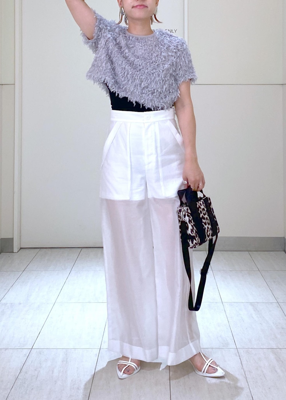 「OUR Wacoal、アワワコール、Ben Amun、ベンアムン、24SS、24SS夏の新作、24AW、24AW秋の新作、ママコーデ、ママ、GANNI、GANNI for ADAM ET ROPÉ、シアーパンツ、シアー、セットアイテム」|「ADAM ET ROPE'のナローラインサンダル(サンダル、ホワイト系)」を使った、KUBOTAさん(レディース・159cm)の夏コーディネートの7枚目の写真