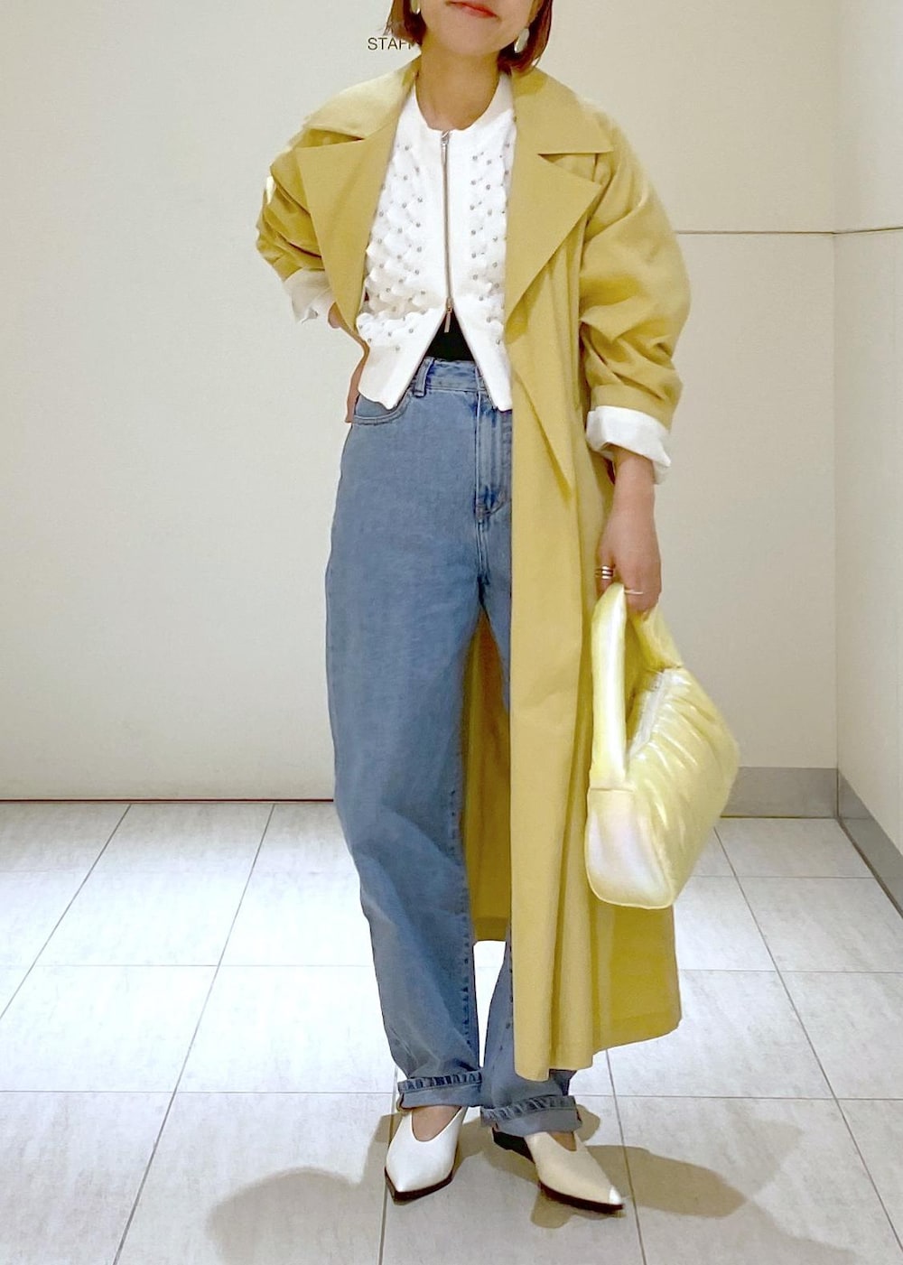 「24SS、24SS春の新作、Ben Amun、ベンアムン、AMOMENT、アモーメント、トレンチコート、大人かわいい、春アウター、お出かけコーデ、ママコーデ、休日スタイル、ADAM ET ROPÉ、骨格ウェーブ、ブルべ」|「ADAM ET ROPE'の【定番・新色追加】フォルムウェッジパンプス(パンプス、ホワイト系)」を使った、KUBOTAさん(レディース・159cm)の春コーディネートの6枚目の写真