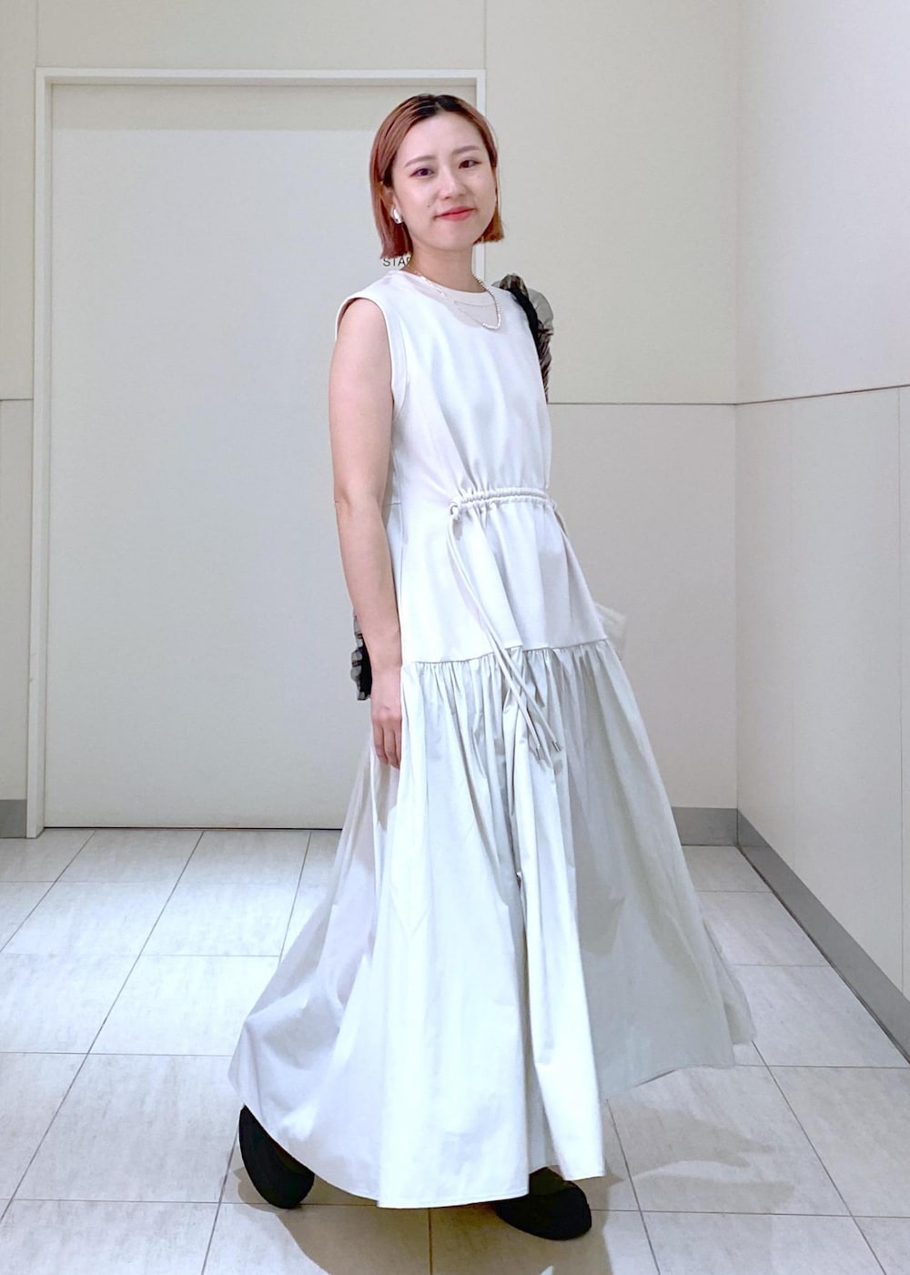 「KNOWHOW jewelry、ノウハウジュエリー、雨の日コーデ、梅雨コーデ、レインコーデ、梅雨、雨の日、フェス、フェスコーデ、キャンプ、キャンプコーデ、遊園地コーデ、ディズニーコーデ、ユニバコーデ、USJコーデ」|「ADAM ET ROPE'のキュビズムバングル(バングル/リストバンド、シルバー系)」を使った、KUBOTAさん(レディース・159cm)の夏コーディネートの9枚目の写真