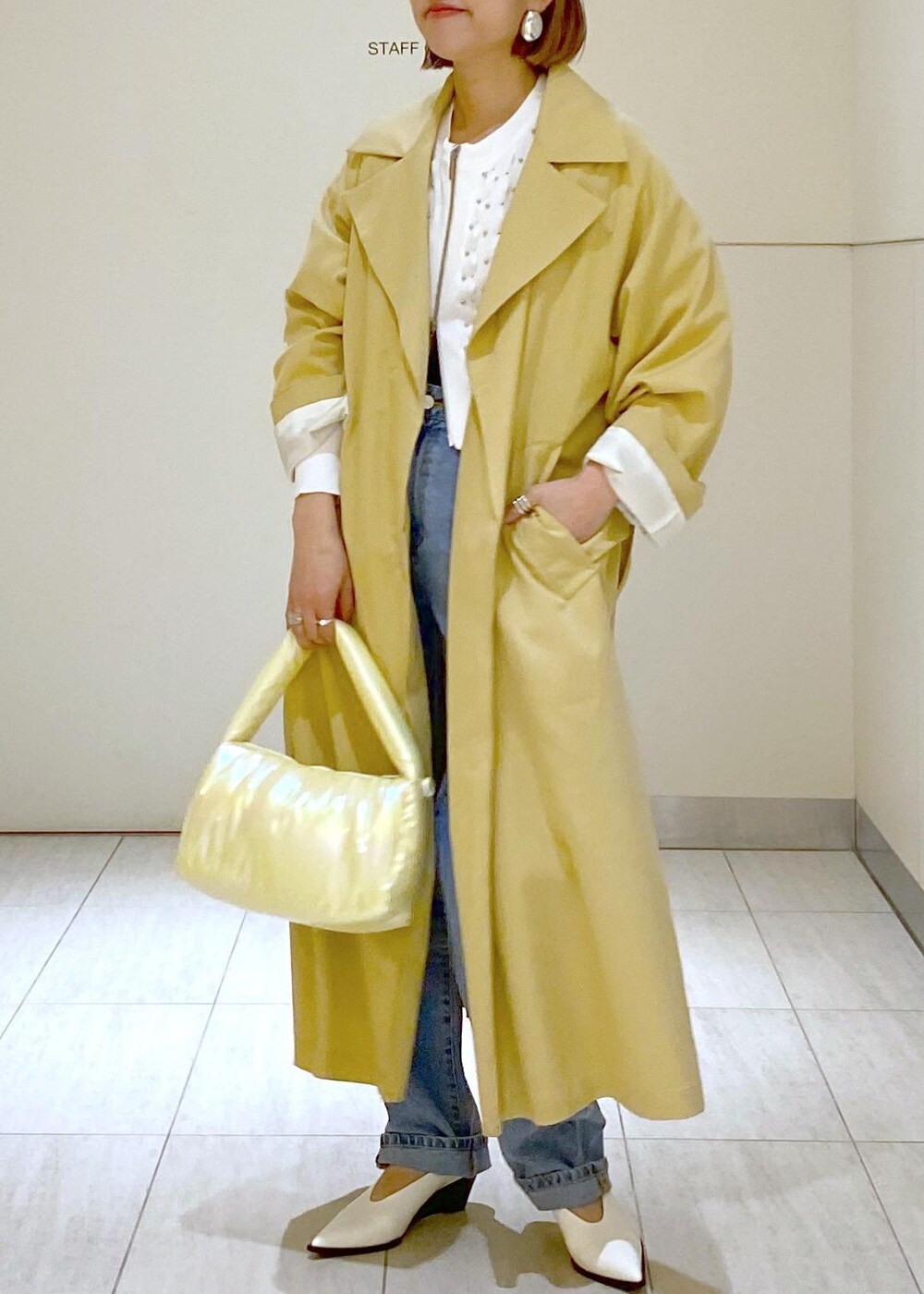 「24SS、24SS春の新作、Ben Amun、ベンアムン、AMOMENT、アモーメント、トレンチコート、大人かわいい、春アウター、お出かけコーデ、ママコーデ、休日スタイル、ADAM ET ROPÉ、骨格ウェーブ、ブルべ」|「ADAM ET ROPE'の【定番・新色追加】フォルムウェッジパンプス(パンプス、ホワイト系)」を使った、KUBOTAさん(レディース・159cm)の春コーディネートの3枚目の写真