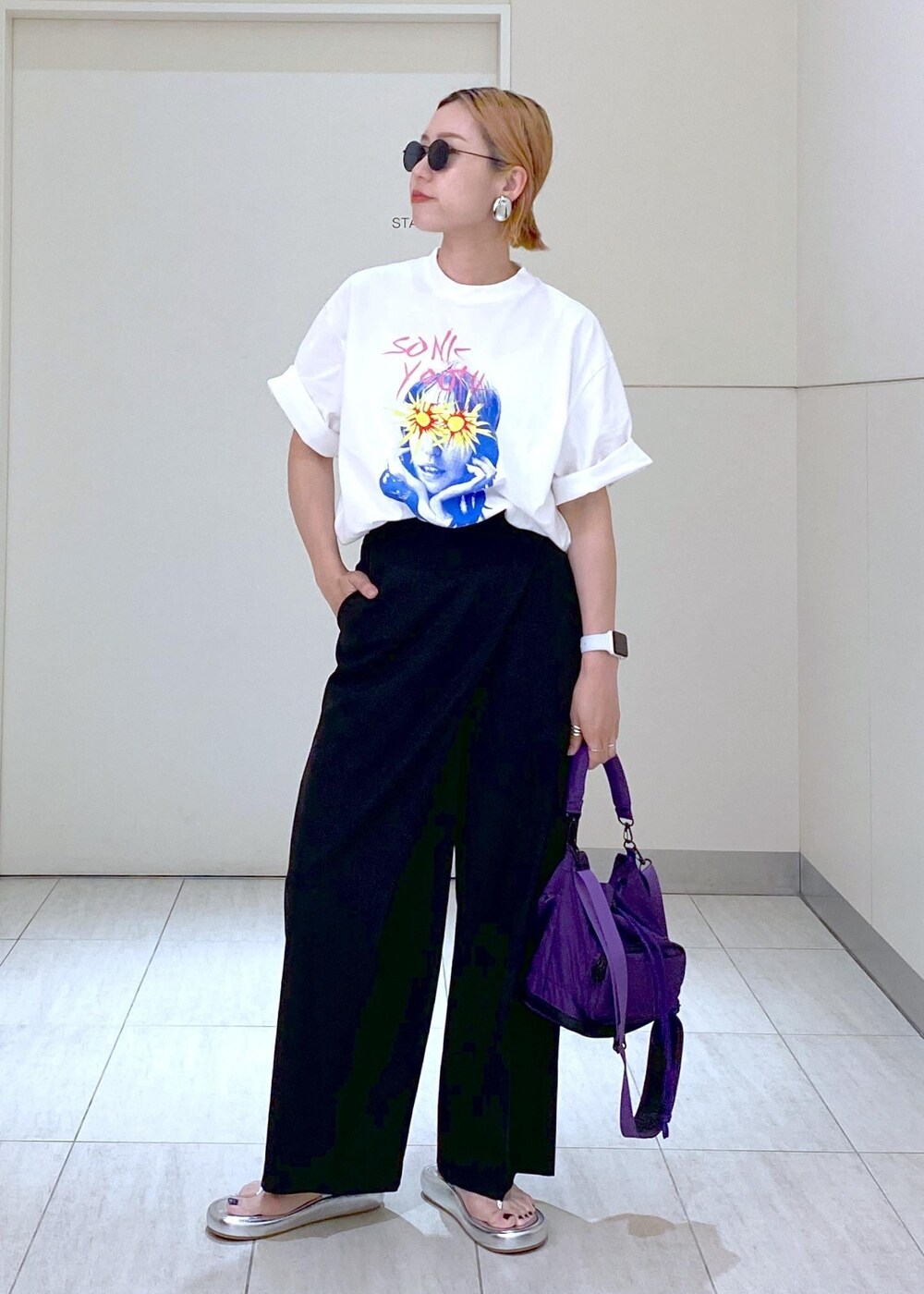 「blurhms、ブラームス、Ben Amun、ベンアムン、ビーチサンダル、プラットフォームサンダル、サングラス、アイウェア、FADEN、ファーデン、大人かわいい、シンプルコーデ、メンズミックス、休日コーデ、お出かけコーデ」|「ADAM ET ROPE'のプラットフォームトングサンダル(サンダル、シルバー系)」を使った、KUBOTAさん(レディース・159cm)の春コーディネートの8枚目の写真