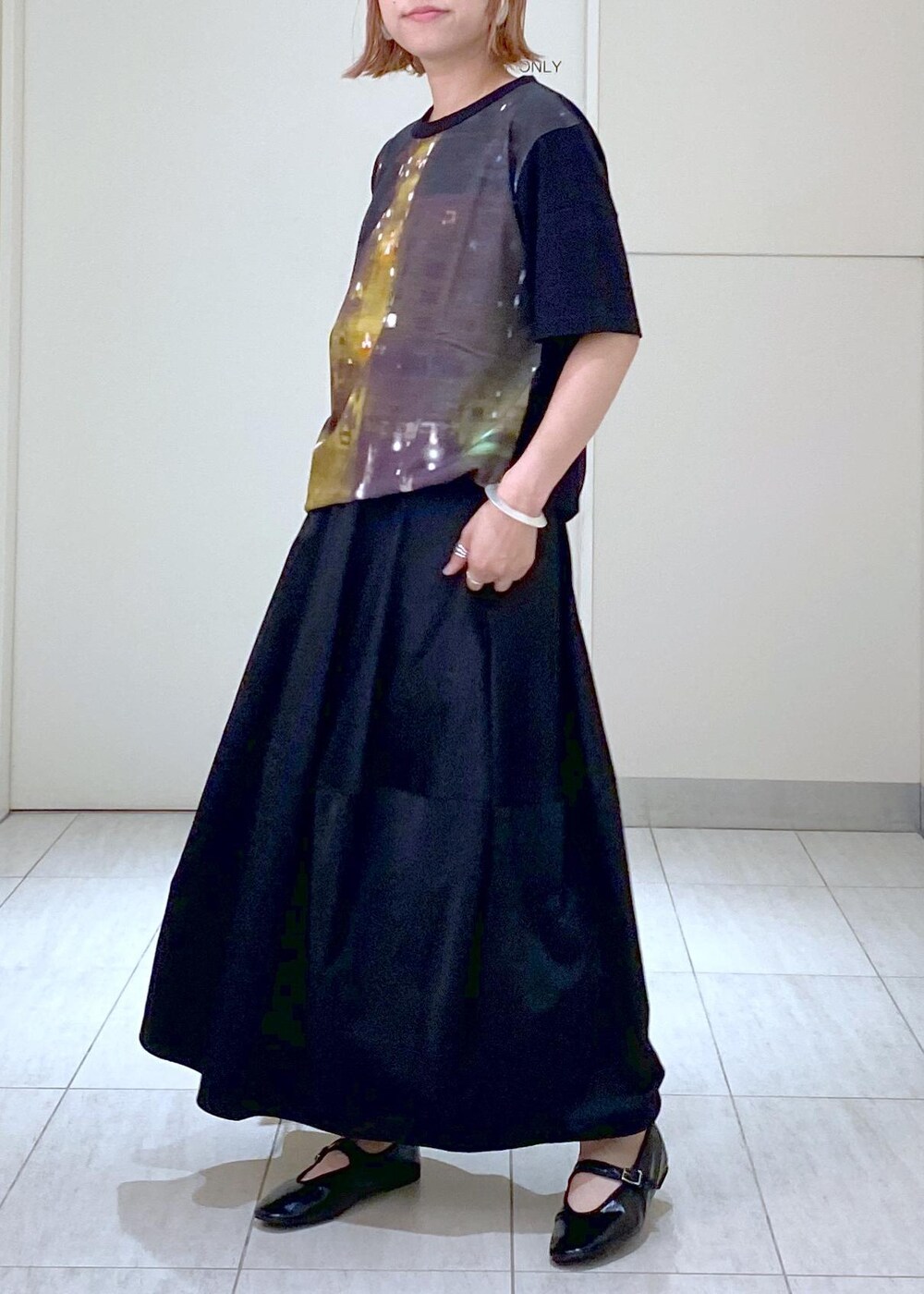 「アニエスベー、agnes b.、agnes b. pour ADAM ET ROPÉ、Ben Amun、ベンアムン、バングル、メリージェーン、ママ、ママコーデ、ママファッション、プレッションカーディガン、フォトT、24SS、24SS夏の新作、初夏コーデ」｜「ADAM ET ROPE'のキュビズムバングル（バングル/リストバンド、シルバー系）」を使った、KUBOTAさん（レディース・159cm）の夏コーディネートの3枚目の写真