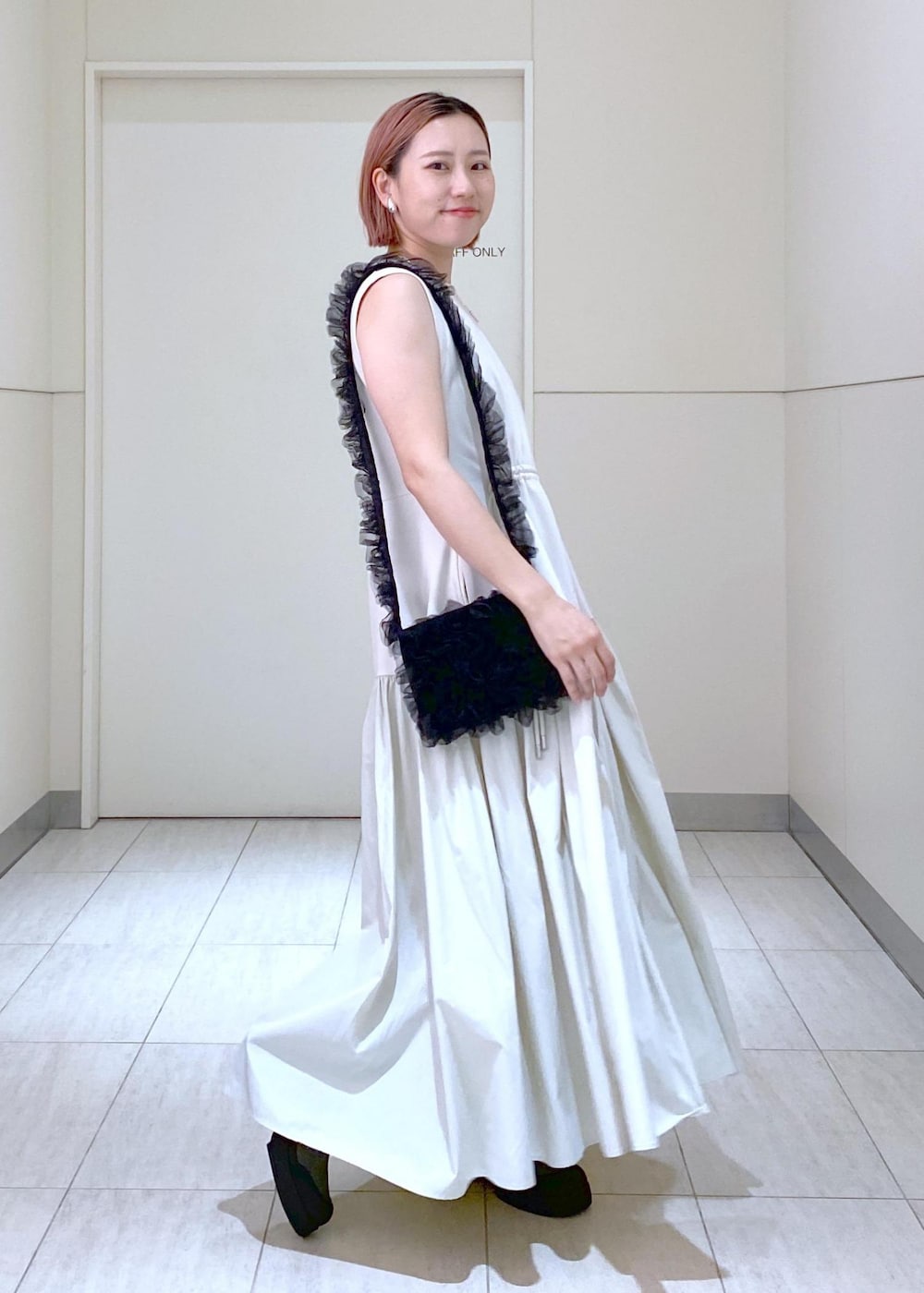 「KNOWHOW jewelry、ノウハウジュエリー、雨の日コーデ、梅雨コーデ、レインコーデ、梅雨、雨の日、フェス、フェスコーデ、キャンプ、キャンプコーデ、遊園地コーデ、ディズニーコーデ、ユニバコーデ、USJコーデ」|「ADAM ET ROPE'のキュビズムバングル(バングル/リストバンド、シルバー系)」を使った、KUBOTAさん(レディース・159cm)の夏コーディネートの10枚目の写真