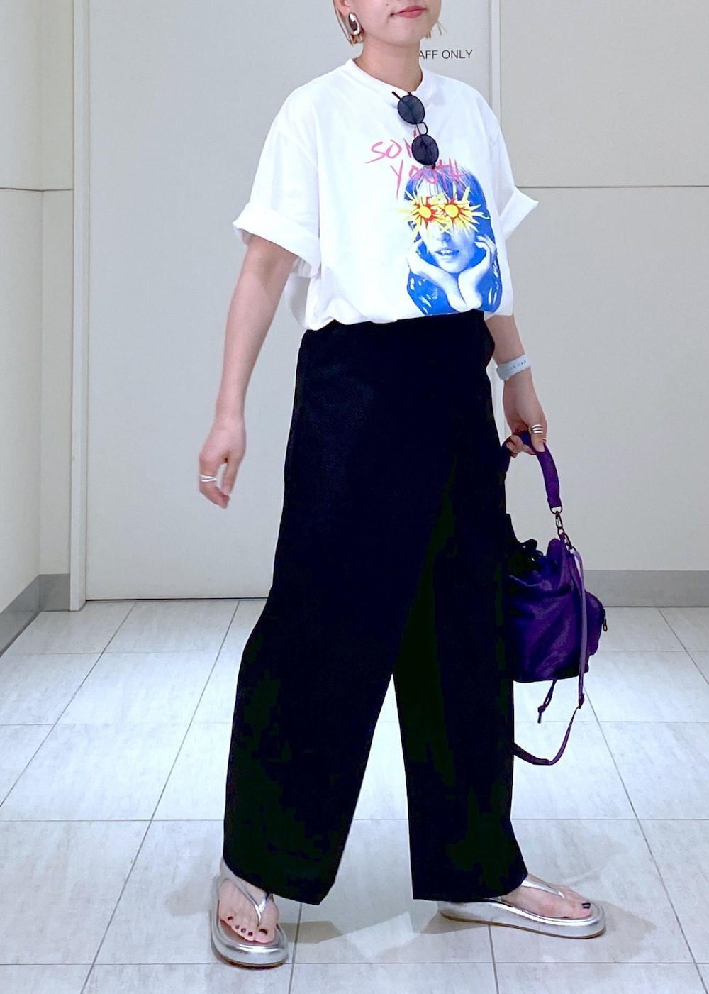 「blurhms、ブラームス、Ben Amun、ベンアムン、ビーチサンダル、プラットフォームサンダル、サングラス、アイウェア、FADEN、ファーデン、大人かわいい、シンプルコーデ、メンズミックス、休日コーデ、お出かけコーデ」|「ADAM ET ROPE'のプラットフォームトングサンダル(サンダル、シルバー系)」を使った、KUBOTAさん(レディース・159cm)の春コーディネートの3枚目の写真