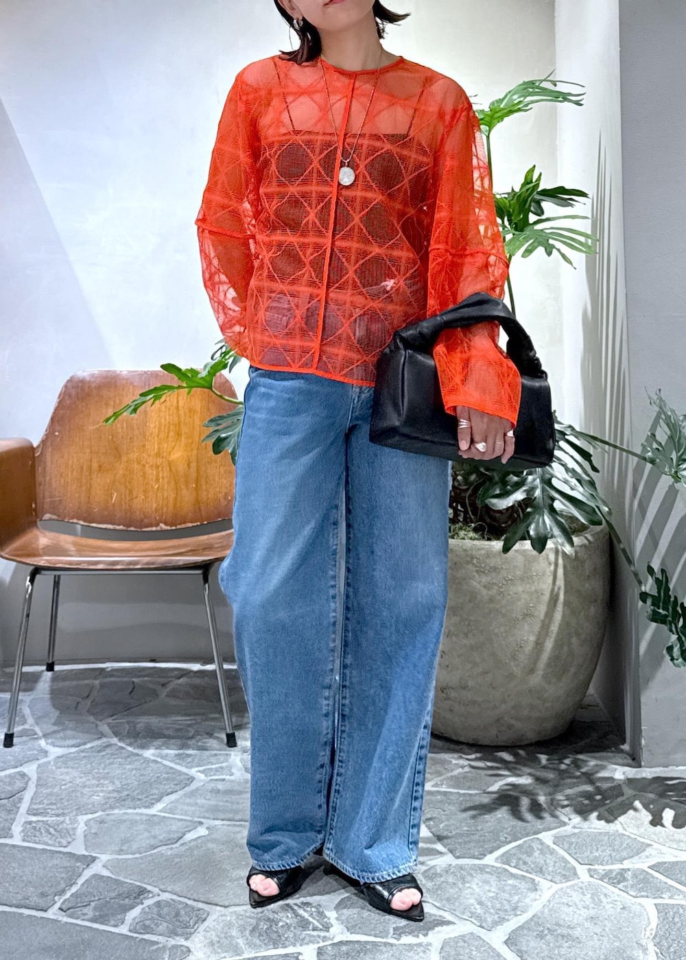 「25ss、25ss夏の新作、ニードバイ、NEEDBY for ADAM ET ROPÉ、PFT、パフト、レザーバッグ、デニム、デニムコーデ、ママ、ママコーデ、初夏コーデ、デートコーデ、お出かけコーデ、旅行コーデ」|「NEEDBY heritageの【NEEDBY for ADAM ET ROPE'】別注 MID RISE LUNA(デニムパンツ、ブルー系)」を使った、KUBOTAさん(レディース・159cm)の夏コーディネートの7枚目の写真