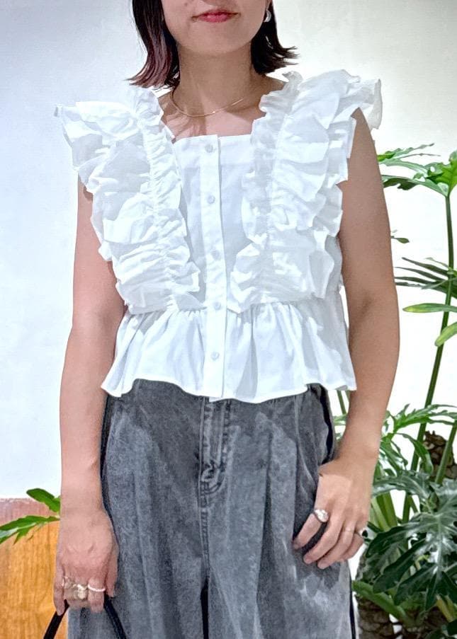 「25ss、25ss夏の新作、大人フェミニン、ママ、ママコーデ、デニムコーデ、EMOELLE、エモエレ、初夏コーデ、デートコーデ、お出かけコーデ、旅行コーデ、推し活コーデ、女子会コーデ、パンツスタイル」｜「ADAM ET ROPE'のLES BIJOUX コンビチェーンネックレス（ネックレス、ゴールド系）」を使った、KUBOTAさん（レディース・159cm）の夏コーディネートの8枚目の写真
