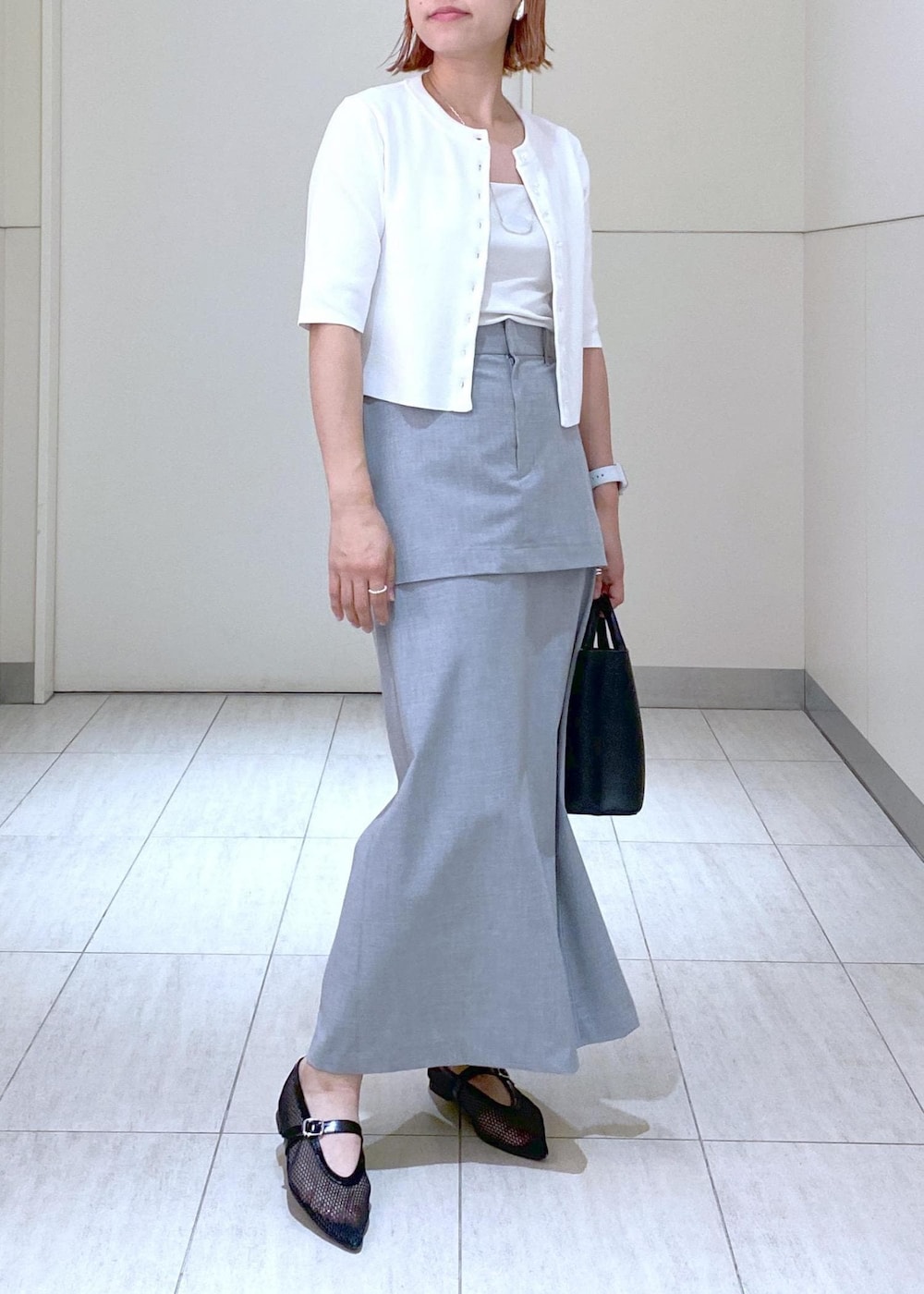 「シシジョイア、Sisi Joia、チュールスカート、24SS、24SS夏の新作、24SS春の新作、ママコーデ、ママ、働くママ、働くママコーデ、夏の快適トップス、クールタッチ、メッシュ、メリージェーン、ハンドバッグ」｜「ADAM ET ROPE'のダブルポケット2WAYバッグ（ショルダーバッグ、ブラック系）」を使った、KUBOTAさん（レディース・159cm）の夏コーディネートの6枚目の写真