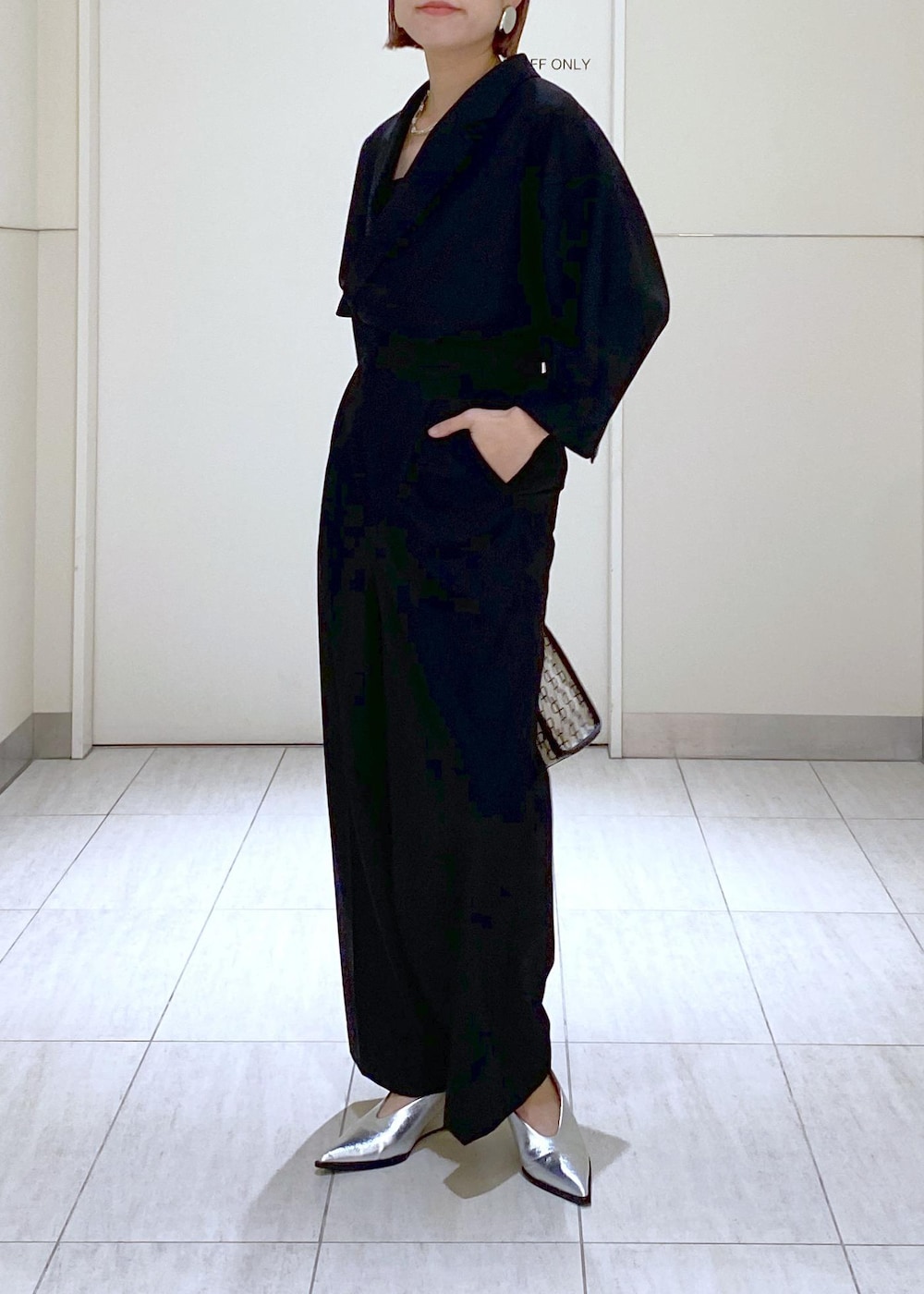 「Ben Amun、ベンアムン、24SS、24SS春の新作、メタリック、卒入園、卒業式、卒業式コーデ、入学式コーデ、ママコーデ、ADAM ET ROPÉ、骨格ウェーブ、ブルべ、きれいめ、モード」|「ADAM ET ROPE'のオーガニックベアキャミソール(キャミソール、ブラック系)」を使った、KUBOTAさん(レディース・159cm)の春コーディネートの3枚目の写真