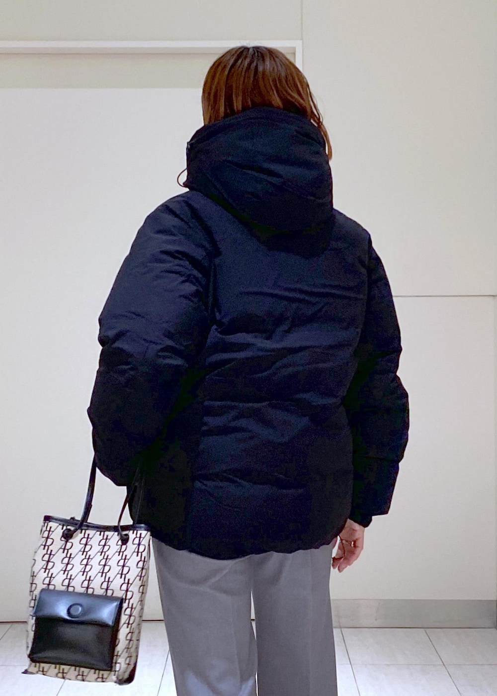 「アライド、ALLIED、agnes b.、アニエスベー、ママコーデ、休日スタイル、お出かけコーデ、NEW BALANCE327、NEW BALANCE、ニューバランス、ADAM ET ROPÉ、FEMME、HOMME、UNISEX、骨格ウェーブ」｜「ADAM ET ROPE'の【LES BIJOUX】ニュアンスマンテルネックレス（ネックレス、シルバー系）」を使った、KUBOTAさん（レディース・159cm）の冬コーディネートの9枚目の写真