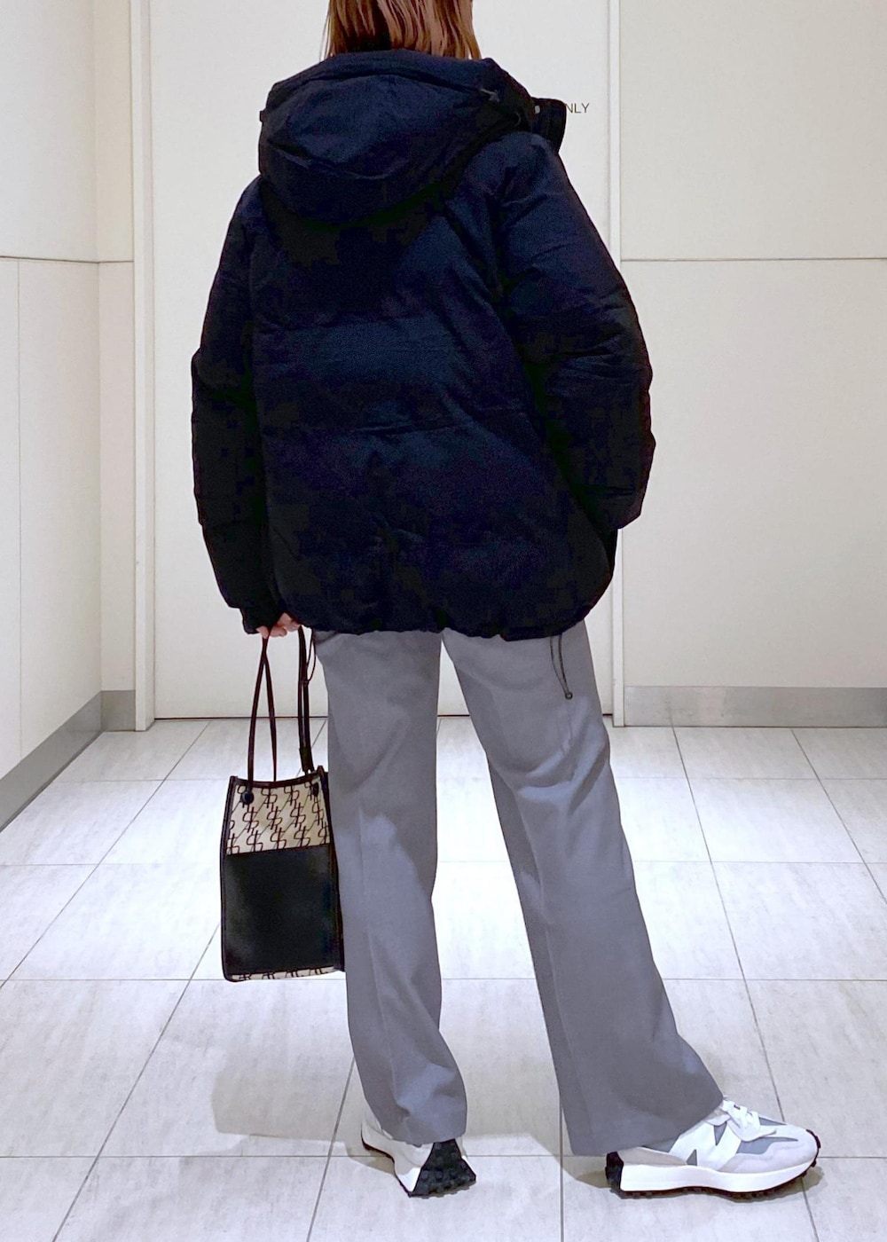 「アライド、ALLIED、agnes b.、アニエスベー、ママコーデ、休日スタイル、お出かけコーデ、NEW BALANCE327、NEW BALANCE、ニューバランス、ADAM ET ROPÉ、FEMME、HOMME、UNISEX、骨格ウェーブ」｜「ADAM ET ROPE'の【LES BIJOUX】ニュアンスマンテルネックレス（ネックレス、シルバー系）」を使った、KUBOTAさん（レディース・159cm）の冬コーディネートの5枚目の写真