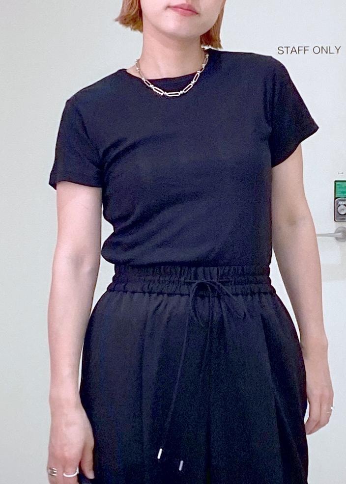 「GANNI、ガニー、Miller、Miller for ADAM ET ROPÉ、ミラー、24SS、24SS春の新作、24SS夏の新作、ママ、ママコーデ、楽ちんコーデ、リラックスコーデ、イージーパンツ、休日コーデ、レオパード」|「ADAM ET ROPE'のコネクトチェーンネックレス(ネックレス、シルバー系)」を使った、KUBOTAさん(レディース・159cm)の春コーディネートの8枚目の写真