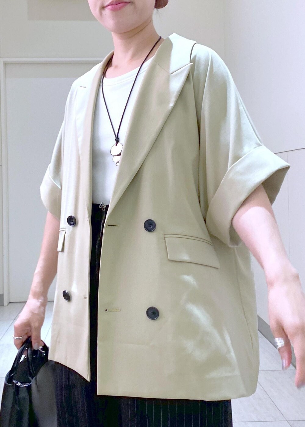 「jane smith、ジェーンスミス、ビーチサンダル、トングサンダル、Ben Amun、ベンアムン、24SS、24SS夏の新作、24AW、24AW秋の新作、ママ、ママコーデ、ジャケットコーデ、ショルダーバッグ、レザーバッグ」｜「ADAM ET ROPE'のストラップビーチサンダル（サンダル、ブラック系）」を使った、KUBOTAさん（レディース・159cm）の夏コーディネートの8枚目の写真