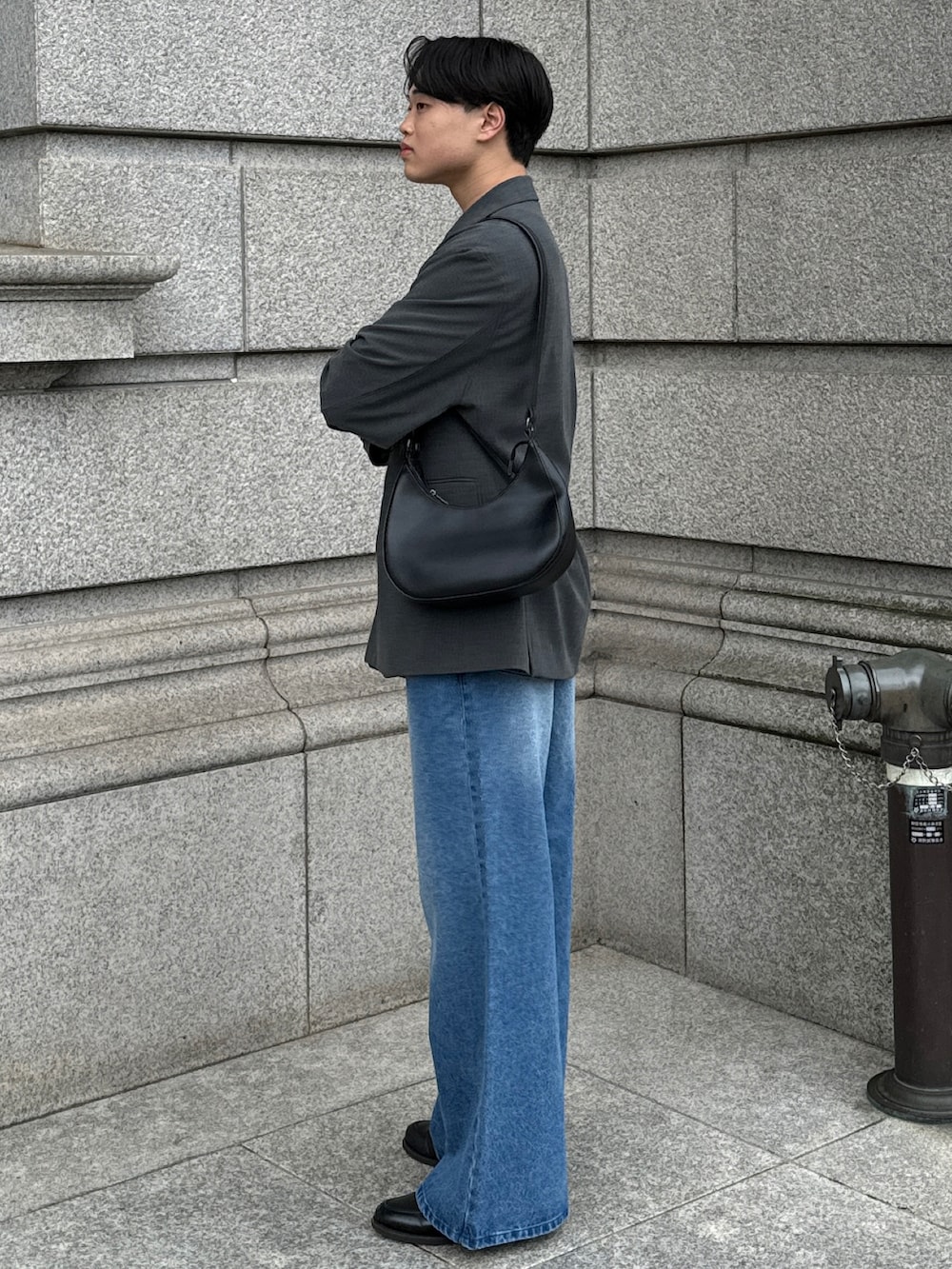 「春めき満開コーデ、最近のいい感じコーデ、ジャケット、テーラードジャケット、春色、休日コーデ、春服、カジュアルスタイル、メンズファッション、春夏コーデ、デニムコーデ、ブルーデニム、グレーコーデ、春コーデ、春服コーデ」｜「LUENNAの【LUENNA】Oversized Double Breasted Jacket / オーバーサイズ ダブルブレステッド ジャケット（テーラードジャケット、グレー系）」を使った、Asuさん（メンズ・178cm）の春コーディネートの2枚目の写真