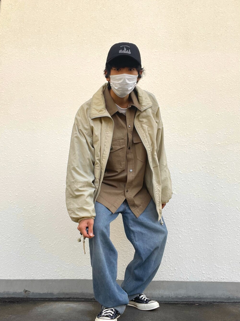 「オーバーサイズ、冬コーデ、ビッグシルエット、プチプラ、休日スタイル、UNIQLO、ジャケット、スニーカーコーデ、古着MIX、アースカラー、ナイロンジャケット、フォローミー、おしゃれさんと繋がりたい、キャップ、重ね着」｜「GAPのアイテム（キャップ、ブラック系）」を使った、ayumu【相互】さん（メンズ・178cm）の秋コーディネートの3枚目の写真