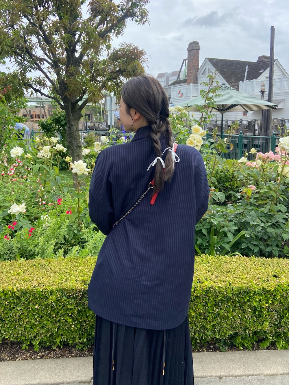 「休日コーデ、おでかけコーデ、お洒落さんとつながりたい、ロングワンピース、低身長女子、ジャケット、USJコーデ、USJ、みつあみ、SR、KBF、sy_ootd、フォロー、イイネ、お気に入り登録お願いします♡、instagram:sh_u41z、Instagramもよかったらよろしくお願いします🙇」｜「SRのアイテム（ドレス、ブラック系）」を使った、sshuuさん（レディース・154cm）の夏コーディネートの2枚目の写真