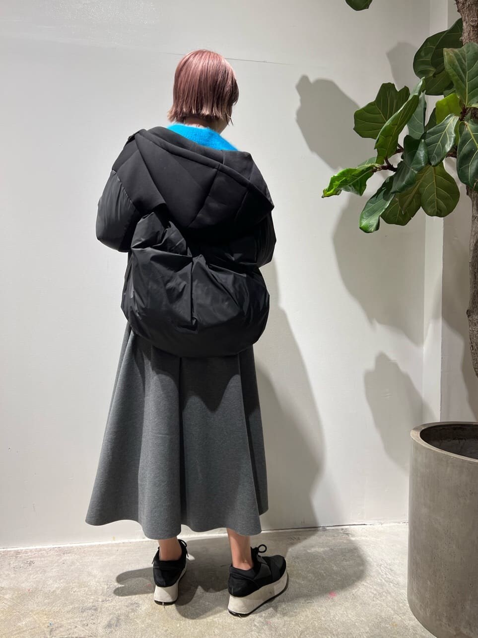 「ストレスフリー、MARK STYLER、リラックス、大人カジュアル、エレンディーク、おうち時間、高身長女子、ELENDEEK、162cmコーデ、ゆるコーデ」｜「ELENDEEKのPLATFORM SNEAKERS（スニーカー、ブラック系）」を使った、NORIKO NAKATSURUさん（レディース・162cm）の夏コーディネートの3枚目の写真
