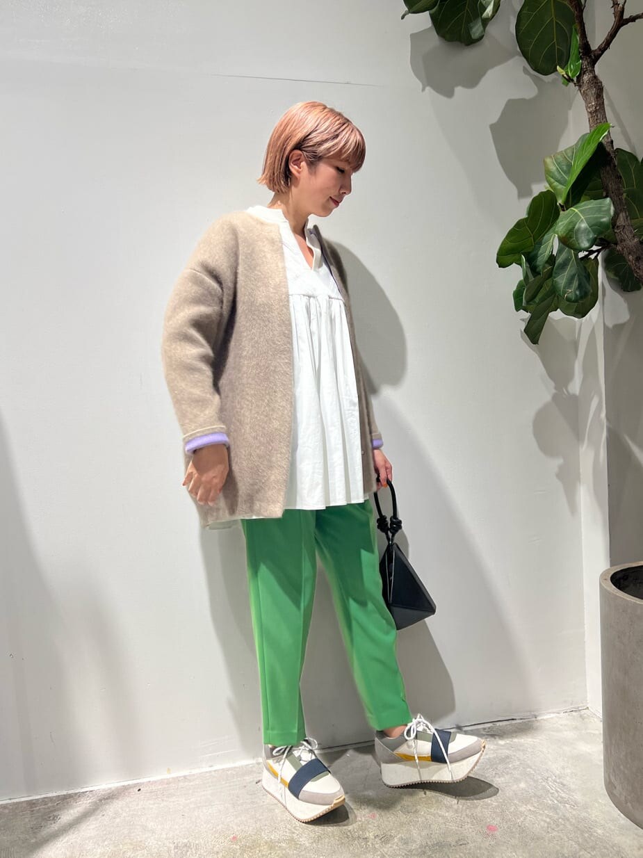 「ELENDEEK、おうち時間、大人カジュアル、エレンディーク、162cmコーデ、高身長女子、ゆるコーデ、MARK STYLER、リラックス、ストレスフリー」｜「ELENDEEKのPLATFORM SNEAKERS（スニーカー、ベージュ系）」を使った、NORIKO NAKATSURUさん（レディース・162cm）の秋コーディネートの2枚目の写真