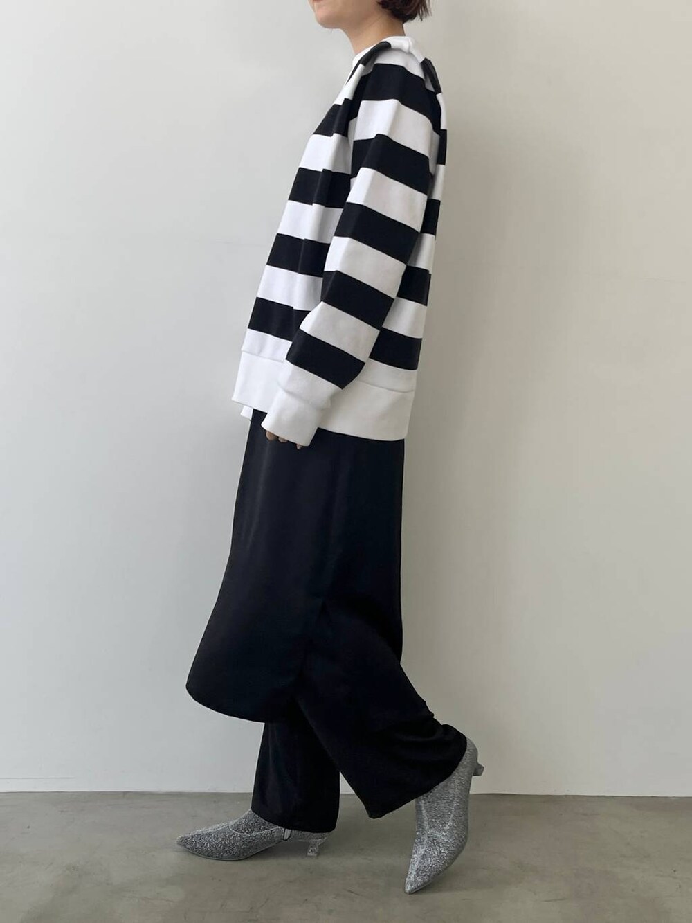 「ゆったり、ベーシック/シンプル、LOWRYS FARM、ローリーズスタイル_LOWRYS FARM」｜「LOWRYS FARMのポインテッドヒールブーツ　969455（ブーツ、シルバー系）」を使った、pecoさん（レディース・166cm）の秋コーディネートの2枚目の写真