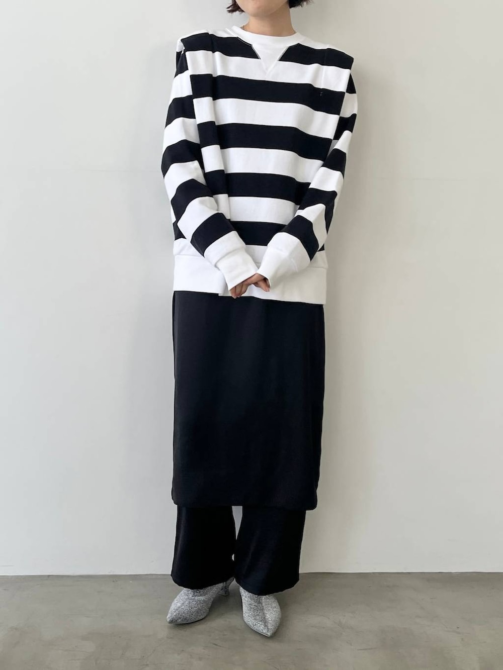 「ゆったり、ベーシック/シンプル、LOWRYS FARM、ローリーズスタイル_LOWRYS FARM」｜「LOWRYS FARMのポインテッドヒールブーツ　969455（ブーツ、シルバー系）」を使った、pecoさん（レディース・166cm）の秋コーディネートの3枚目の写真