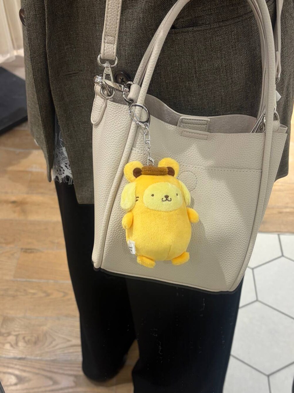 その他のキーホルダー、その他のキーホルダー、その他のキーホルダーを着用したレディースの春コーディネートの2枚目の写真