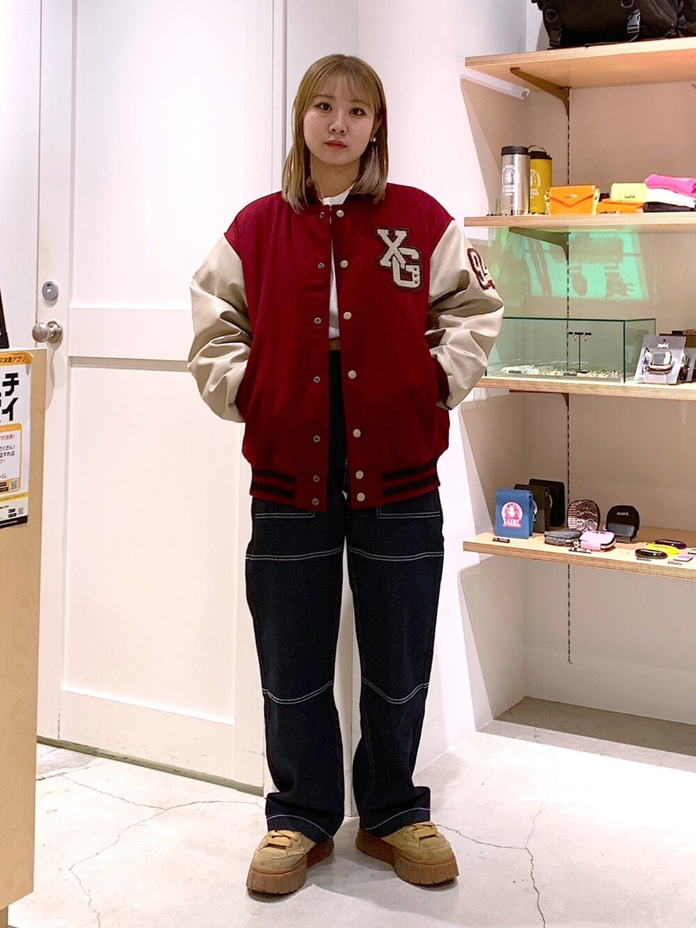「xgirl、x-girl、Xgirl_ootd、xgirl ootd、スタジャン、デニム、デニムパンツ、スタジャンコーデ、メンズライク、ストリート」｜「X-girlのCOLLEGE LOGO STADIUM JUMPER（スタジャン、レッド系）」を使った、あんなさん（レディース・157cm）の秋コーディネートの2枚目の写真