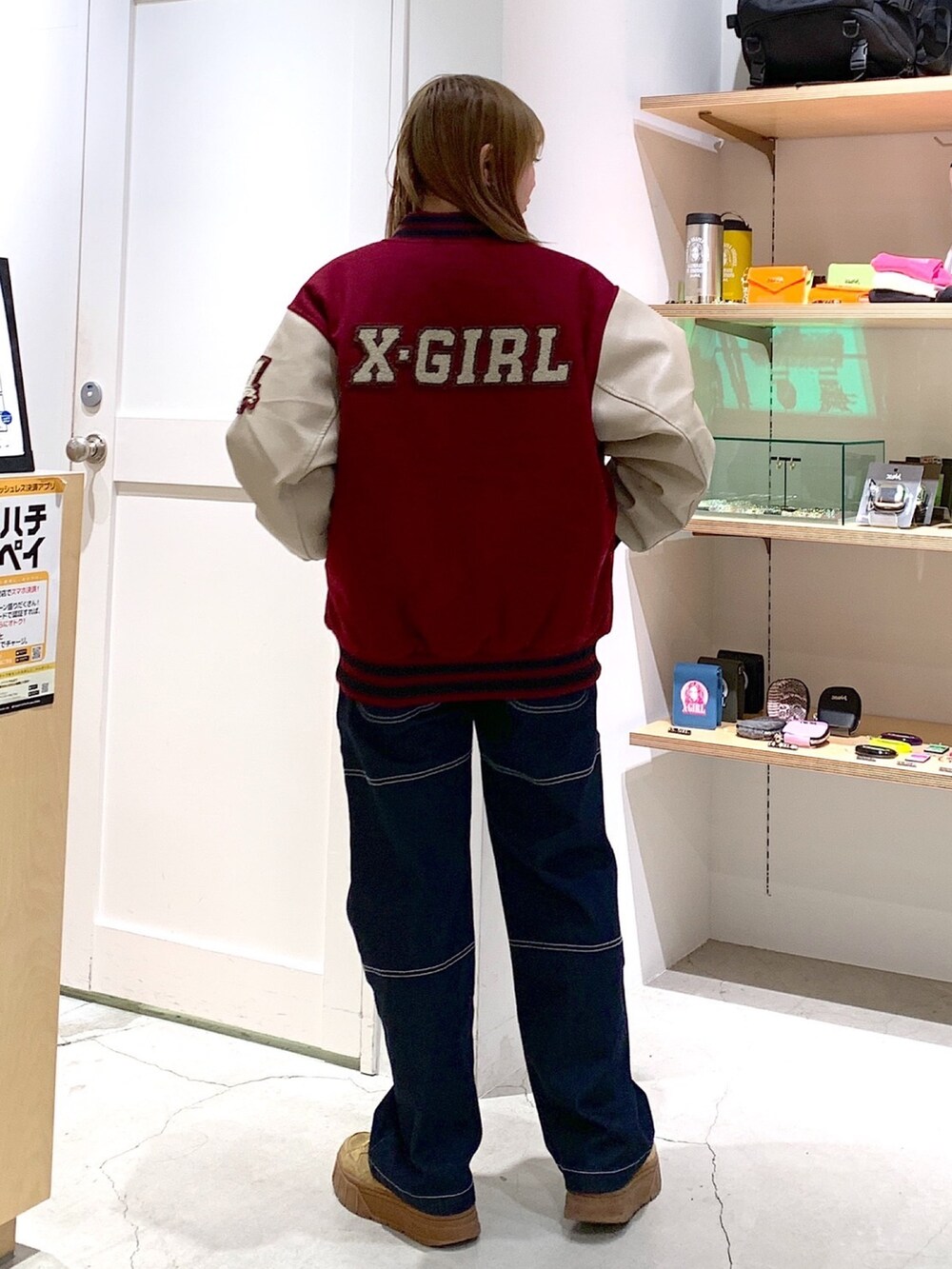 「xgirl、x-girl、Xgirl_ootd、xgirl ootd、スタジャン、デニム、デニムパンツ、スタジャンコーデ、メンズライク、ストリート」｜「X-girlのCOLLEGE LOGO STADIUM JUMPER（スタジャン、レッド系）」を使った、あんなさん（レディース・157cm）の秋コーディネートの4枚目の写真