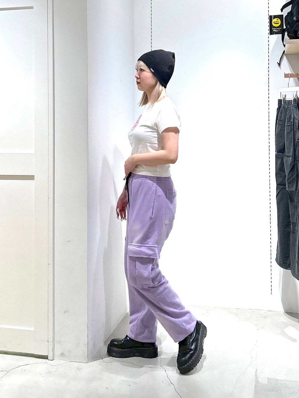 「Xgirl_ootd、xgirl、xgirl ootd、xgirljp、x-girl、X-girl、X-girl _ootd、エックスガール、ビーニー、コラボ、コラボアイテム、Tシャツ、HAZE、夏コーデ」｜「X-girlのCARGO SWEAT PANTS（スウェットパンツ、パープル系）」を使った、あんなさん（レディース・157cm）の春コーディネートの2枚目の写真