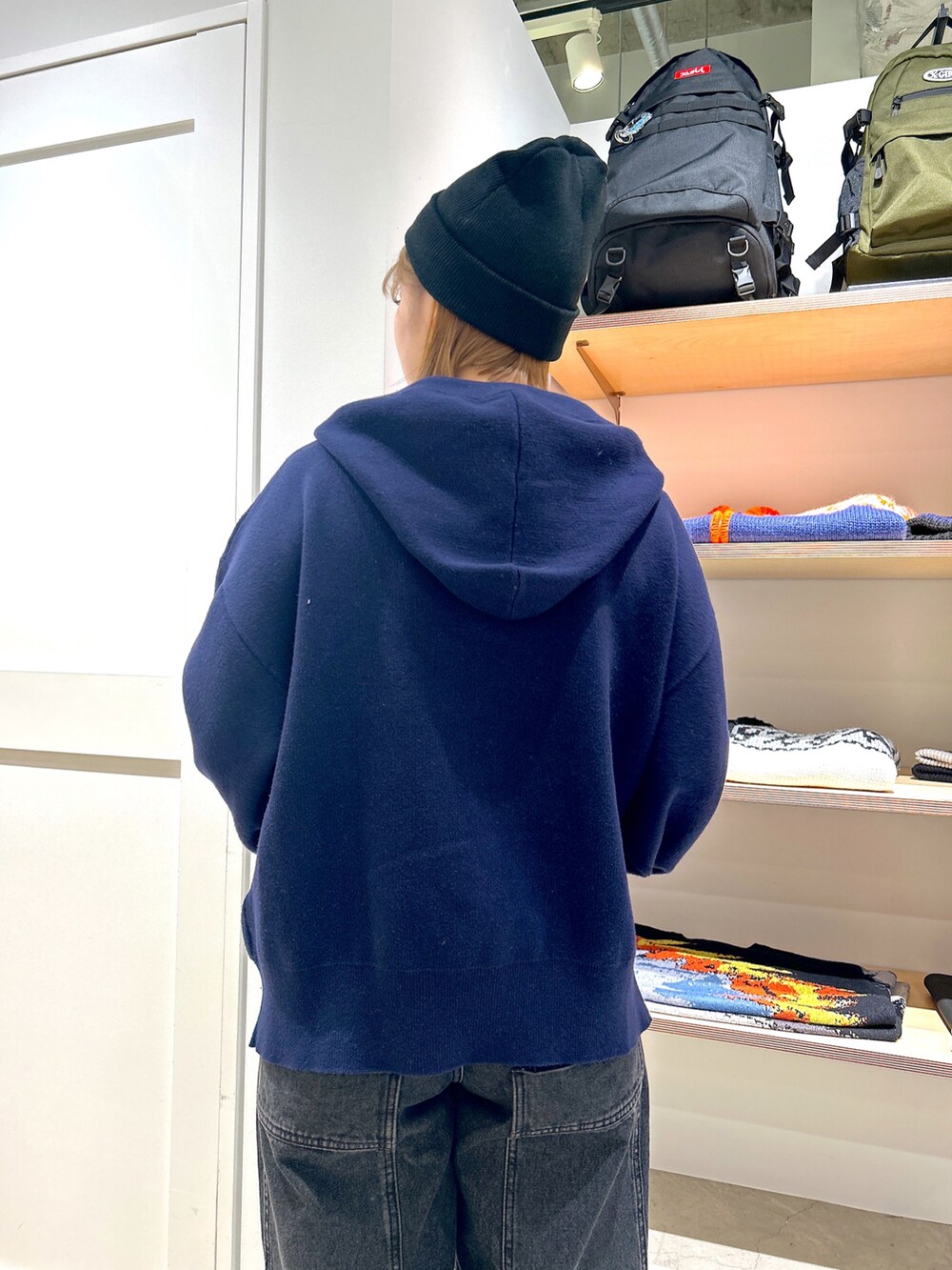 「xgirl、Xgirl_ootd、xgirl原宿、ニット帽、スタジャン、バギーパンツ、ニット、ニットフーディー、エックスガール、ストリート」｜「X-girlのCOLLEGE LOGO STADIUM JUMPER（スタジャン、ブラック系）」を使った、あんなさん（レディース・157cm）の冬コーディネートの5枚目の写真