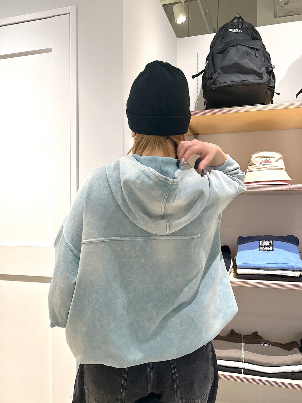 「xgirl、Xgirl_ootd、xgirl ootd、xgirljp、x-girl、x-girl_ootd、ビーニー、ニット帽、アノラックパーカー、パーカー、デニムパンツ、テーパードパンツ、ハーフジップ」｜「X-girlのBOX LOGO KNIT CAP（ニットキャップ/ビーニー、ブラック系）」を使った、あんなさん（レディース・157cm）の冬コーディネートの2枚目の写真