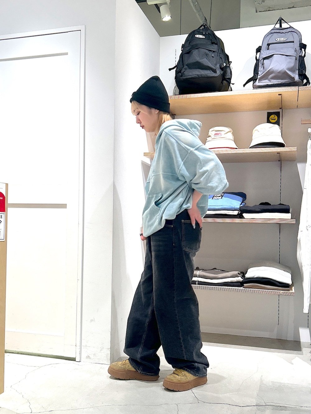 「xgirl、Xgirl_ootd、xgirl ootd、xgirljp、x-girl、x-girl_ootd、ビーニー、ニット帽、アノラックパーカー、パーカー、デニムパンツ、テーパードパンツ、ハーフジップ」｜「X-girlのBOX LOGO KNIT CAP（ニットキャップ/ビーニー、ブラック系）」を使った、あんなさん（レディース・157cm）の冬コーディネートの4枚目の写真