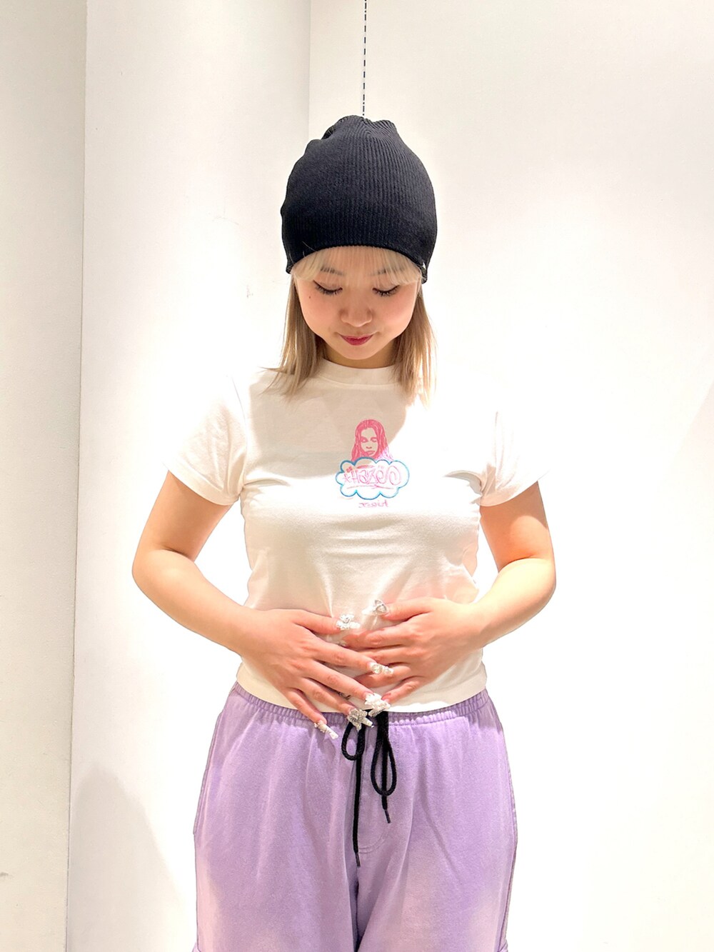「Xgirl_ootd、xgirl、xgirl ootd、xgirljp、x-girl、X-girl、X-girl _ootd、エックスガール、ビーニー、コラボ、コラボアイテム、Tシャツ、HAZE、夏コーデ」｜「X-girlのCARGO SWEAT PANTS（スウェットパンツ、パープル系）」を使った、あんなさん（レディース・157cm）の春コーディネートの4枚目の写真