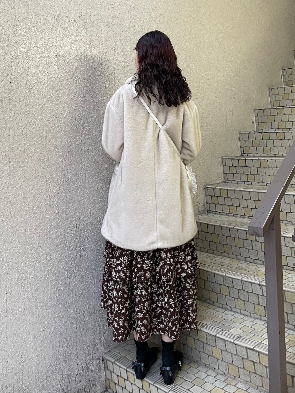 「merry jenny、メリージェニー」|「merry jennyのflowerティアードジャンスカ(ワンピース、ブラウン系)」を使った、ayuさん(レディース・166cm)の冬コーディネートの4枚目の写真