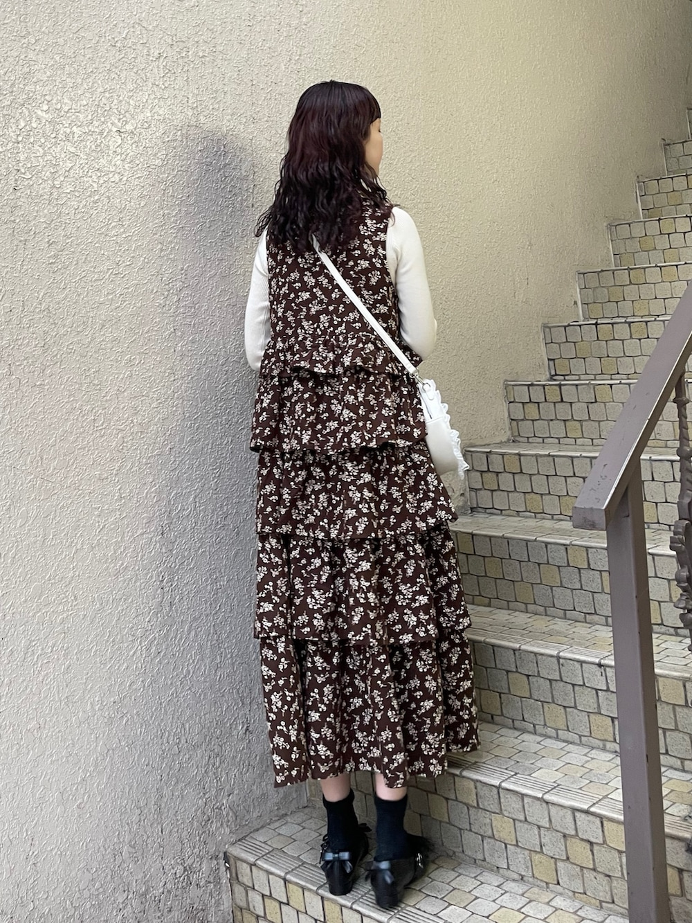 「merry jenny、メリージェニー」|「merry jennyのflowerティアードジャンスカ(ワンピース、ブラウン系)」を使った、ayuさん(レディース・166cm)の冬コーディネートの6枚目の写真