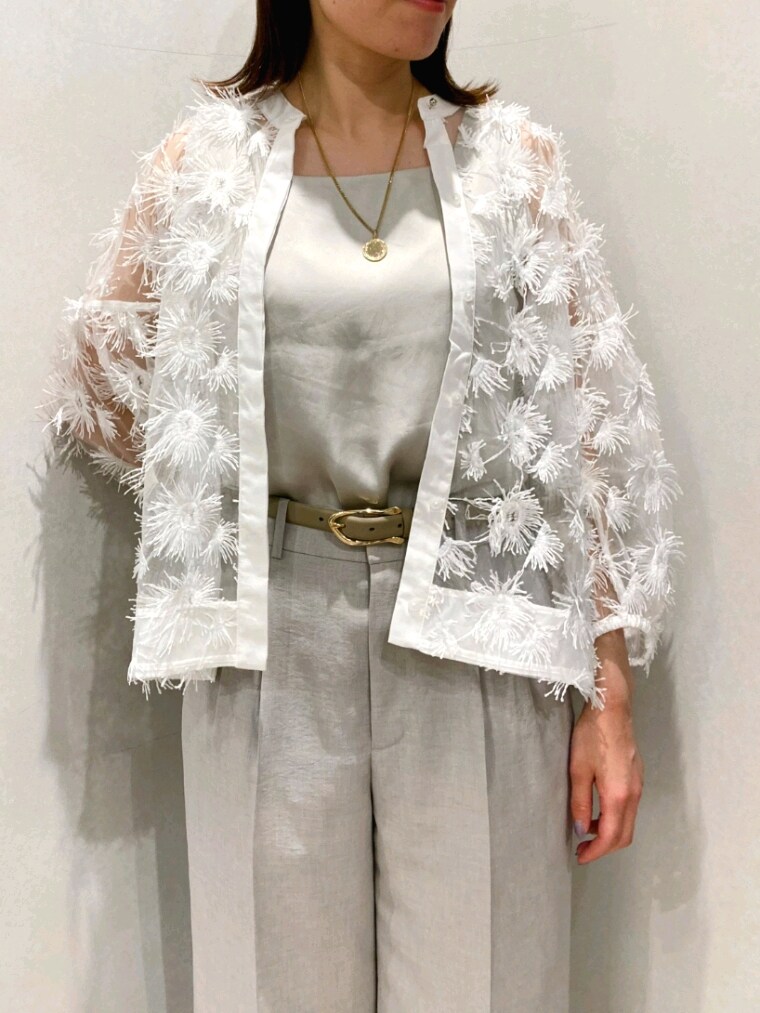 「セットアップ、大人カジュアル、春夏コーデ、淡色コーデ、きれいめカジュアル、シアートップス、お出かけコーデ、おでかけコーデ、大人ファッション、きれいめコーディネート、ブラウスコーデ、オンオフ兼用、シア―ブラウス、ノーリーズ、ノーリーズソフィー」|「NOLLEY’Sのシアーフラワーモチーフブラウス(シャツ/ブラウス、ホワイト系)」を使った、Itaniさん(骨格ウェーブ・レディース・163cm)の春コーディネートの6枚目の写真