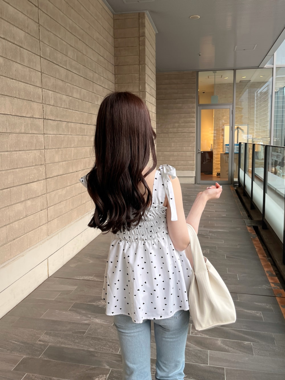「デニム、デニムコーデ、デニムパンツ、夏コーデ、夏、春」｜「GRLのアイテム（トップス、ホワイト系）」を使った、かはち.さん（骨格ウェーブ・レディース・157cm）の春コーディネートの3枚目の写真