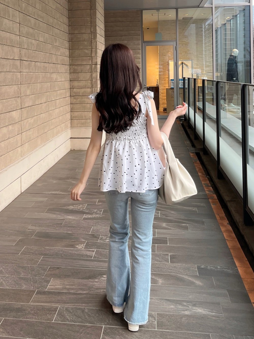 「デニム、デニムコーデ、デニムパンツ、夏コーデ、夏、春」｜「GRLのアイテム（トップス、ホワイト系）」を使った、かはち.さん（骨格ウェーブ・レディース・157cm）の春コーディネートの2枚目の写真