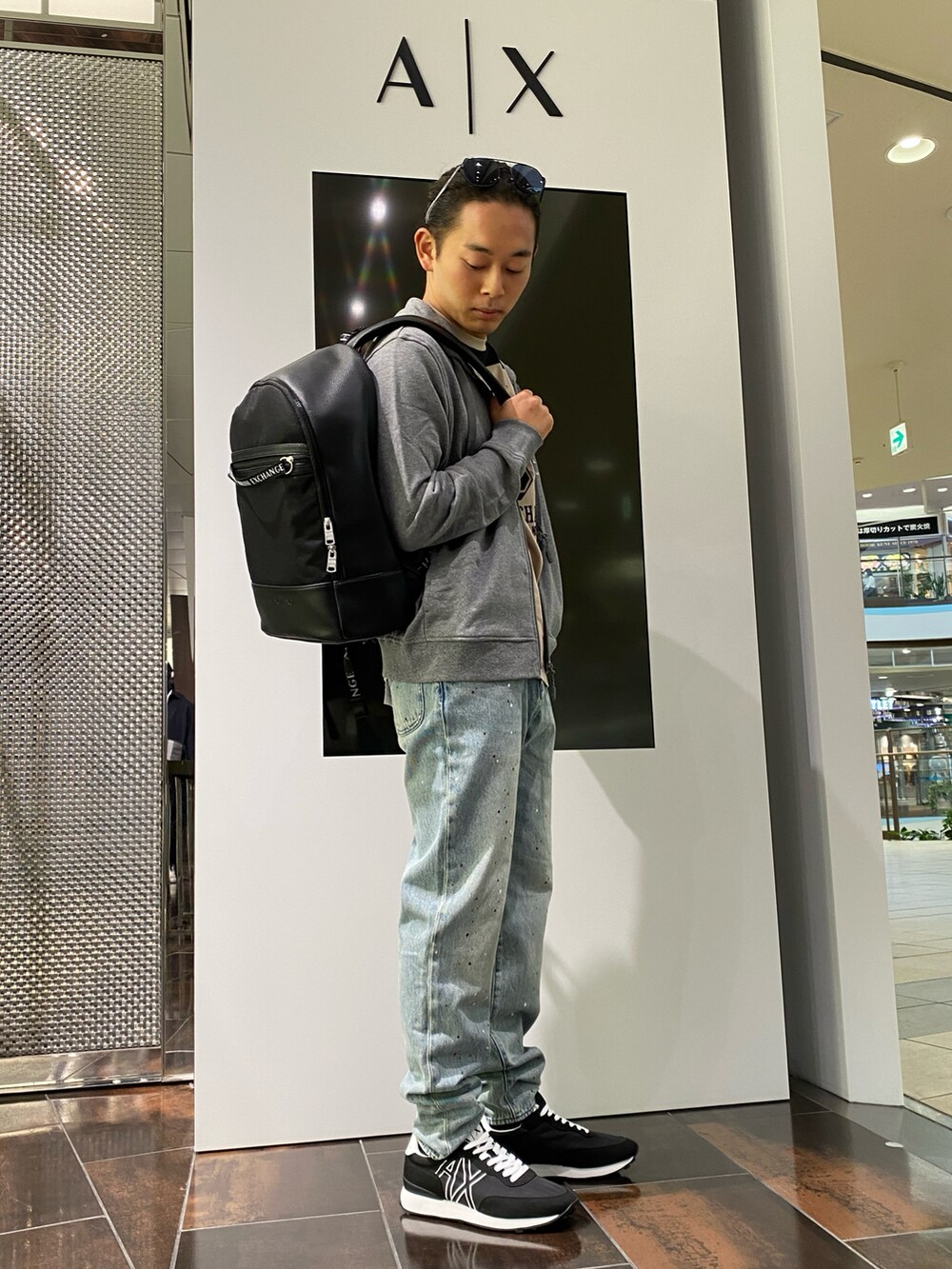 「AXchange、AXchanger、アルマーニエクスチェンジ、西海岸、サーフスタイル、休日スタイル、ジップアップパーカー、低身長、低身長男子、デニムパンツ、バックパック、サングラス」｜「ARMANI EXCHANGEの【A|X アルマーニ エクスチェンジ】サングラス_AX2041S.L/609980.L（サングラス、その他）」を使った、AOKINGさん（メンズ・165cm）の秋コーディネートの2枚目の写真