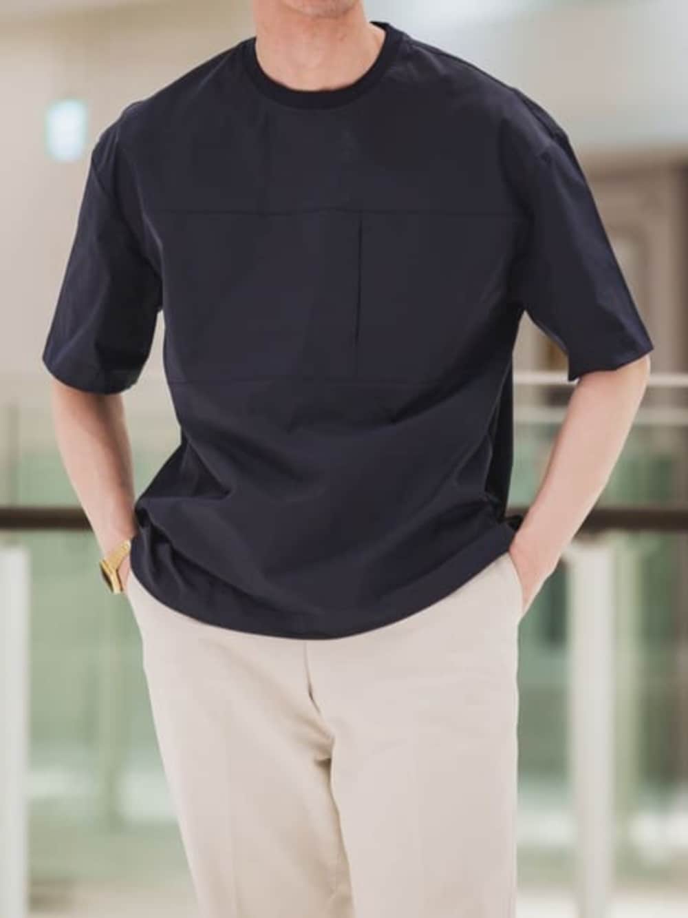 ブルー系のMA-1、ブルー系のテーラードジャケットを着用したメンズの春コーディネートの6枚目の写真