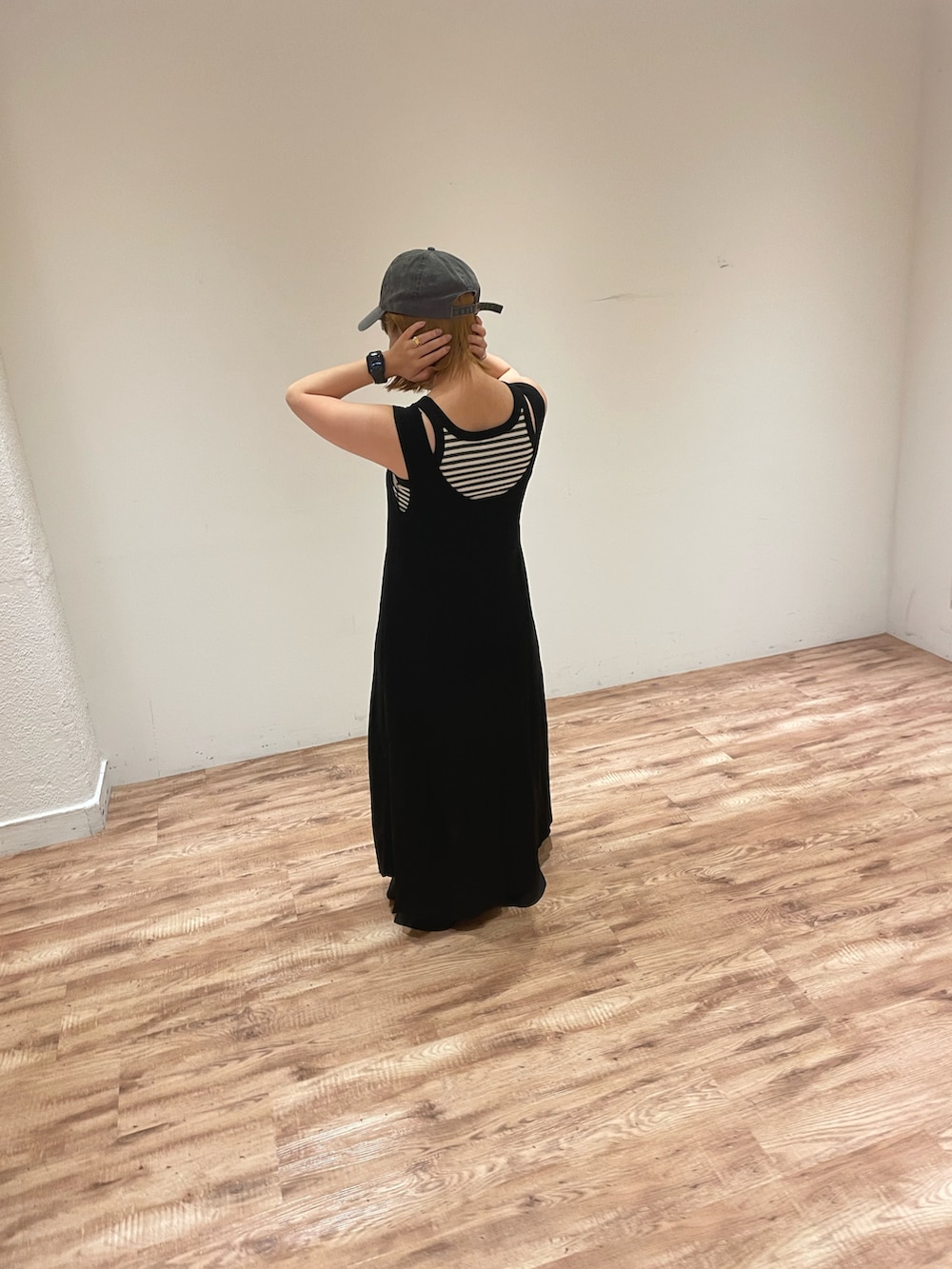 「夏コーデ、ラフ、夏、低身長コーデ、モノトーンコーデ、リラックススタイル」｜「JIL SANDERのアイテム（サンダル、ブラック系）」を使った、jad_pj_dmwさん（レディース・147cm）の夏コーディネートの2枚目の写真